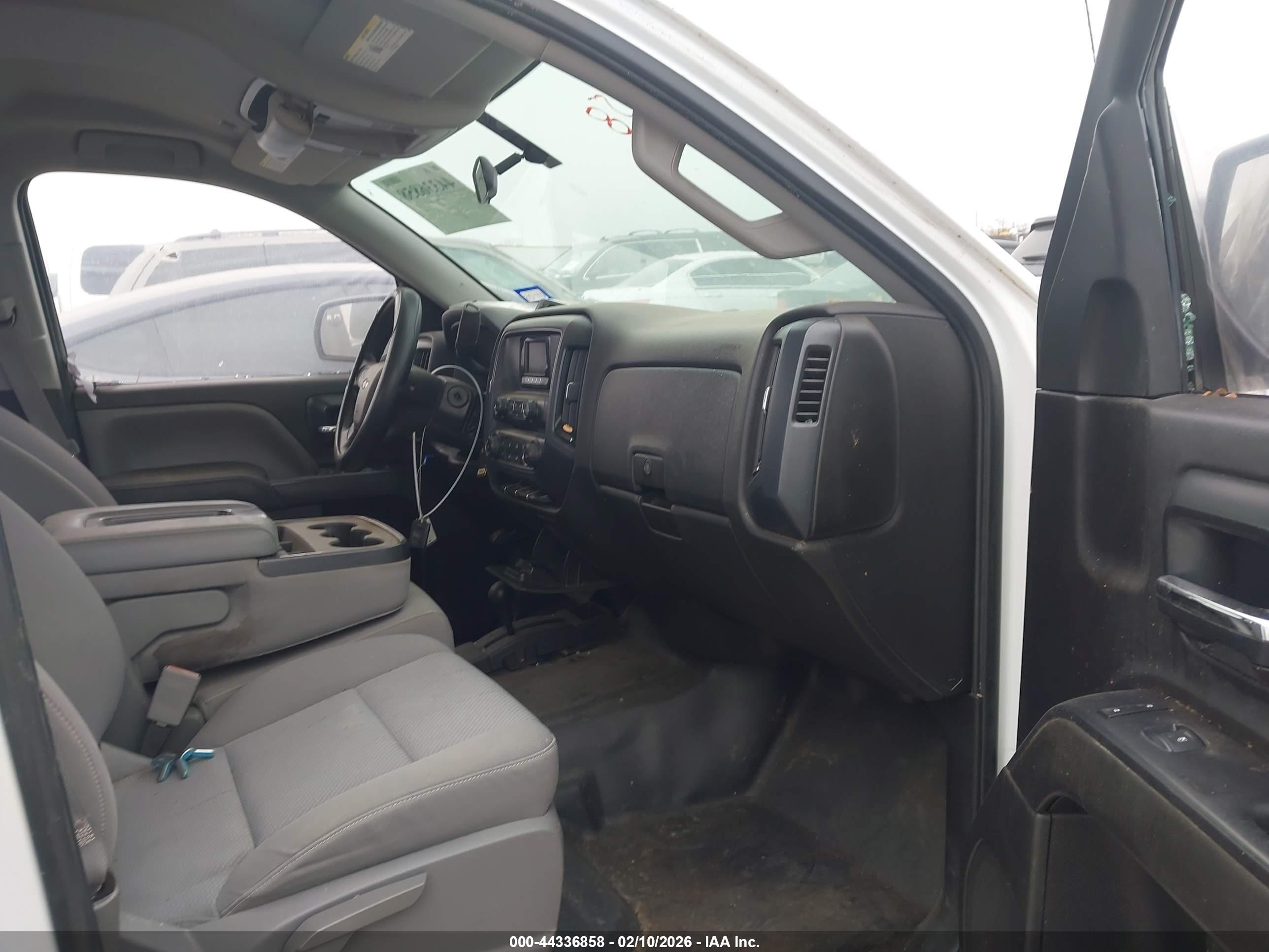 CHEVROLET SILVERADO image 5