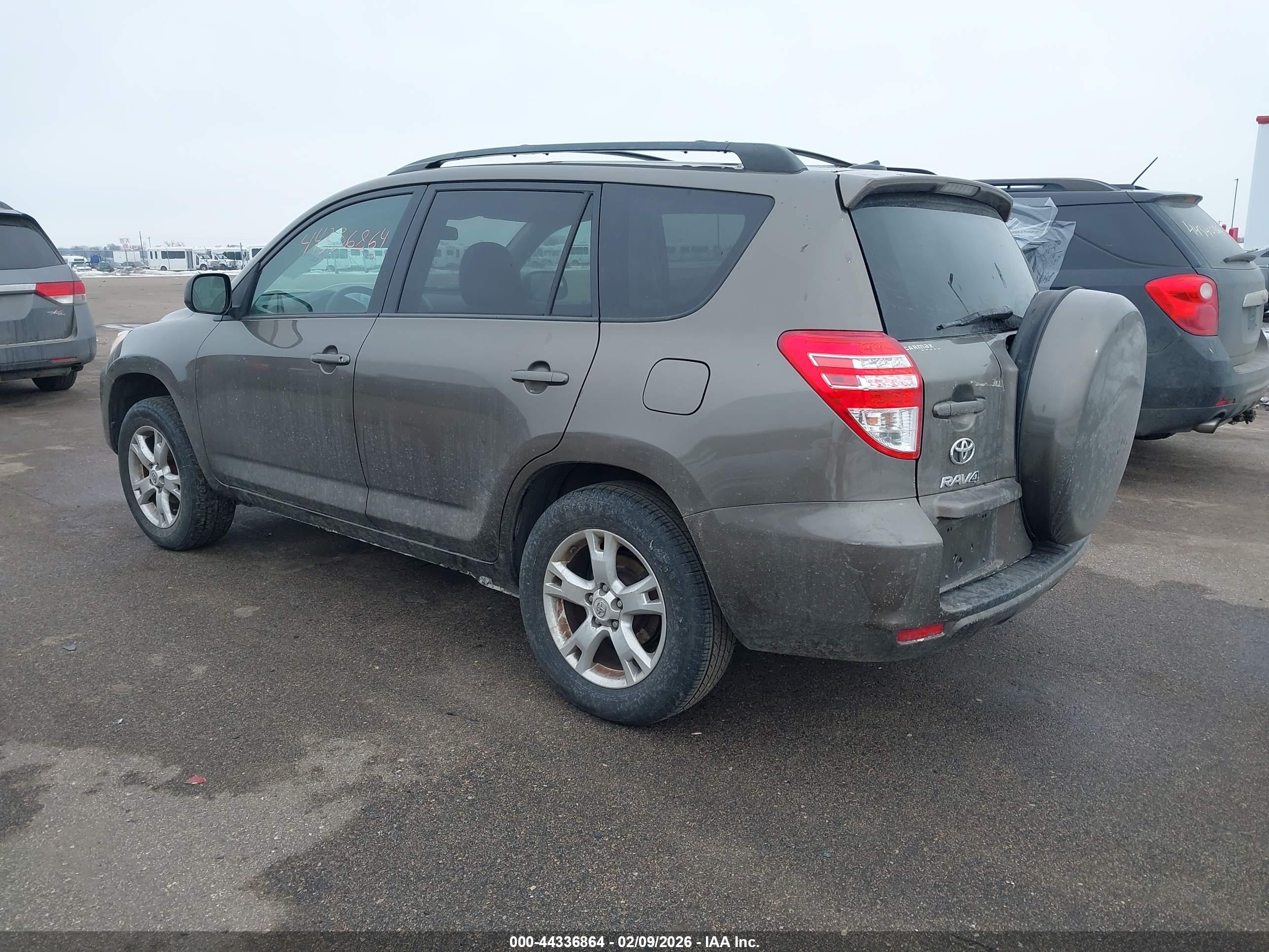 TOYOTA RAV4 image 3