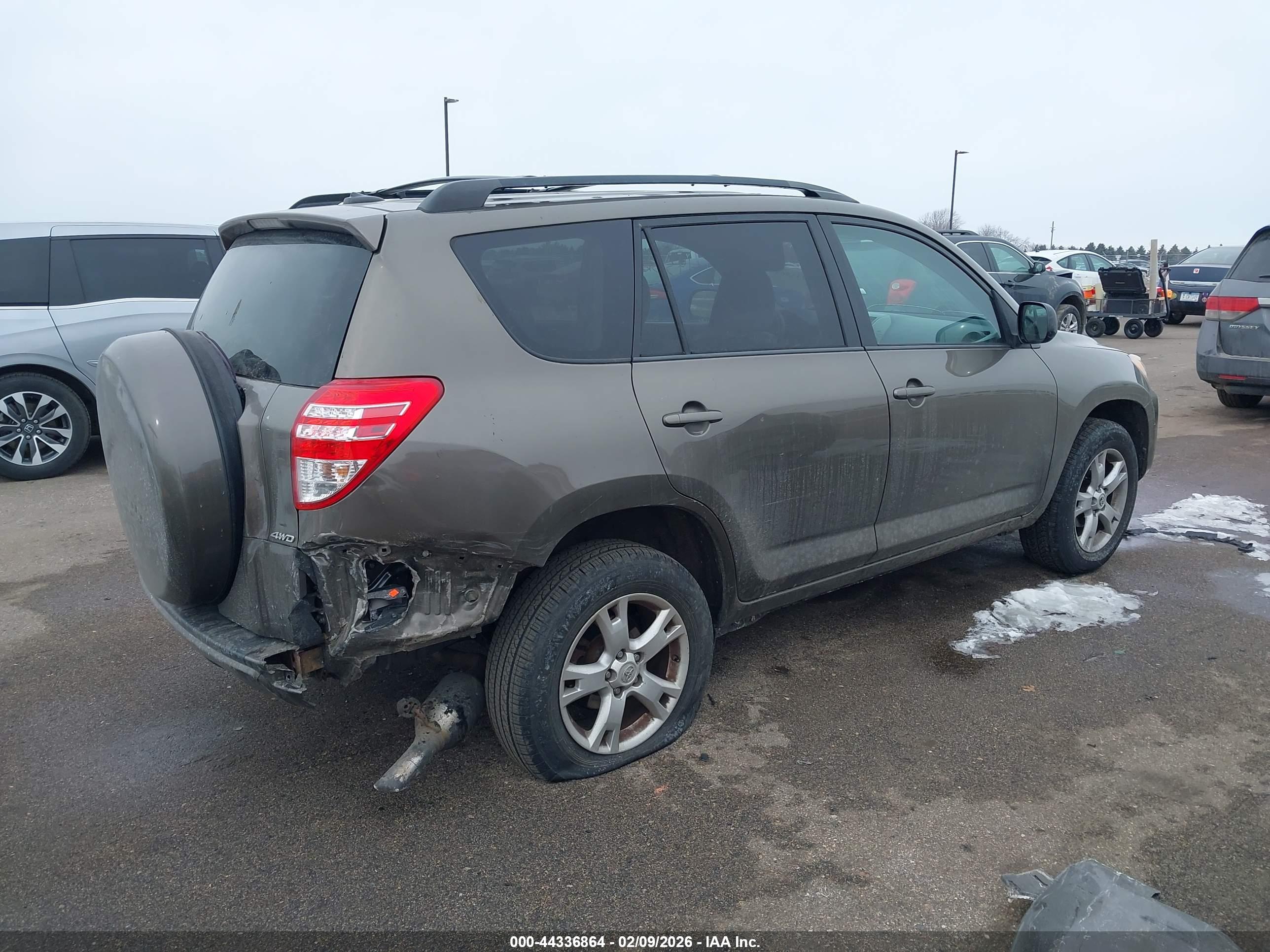 TOYOTA RAV4 image 4