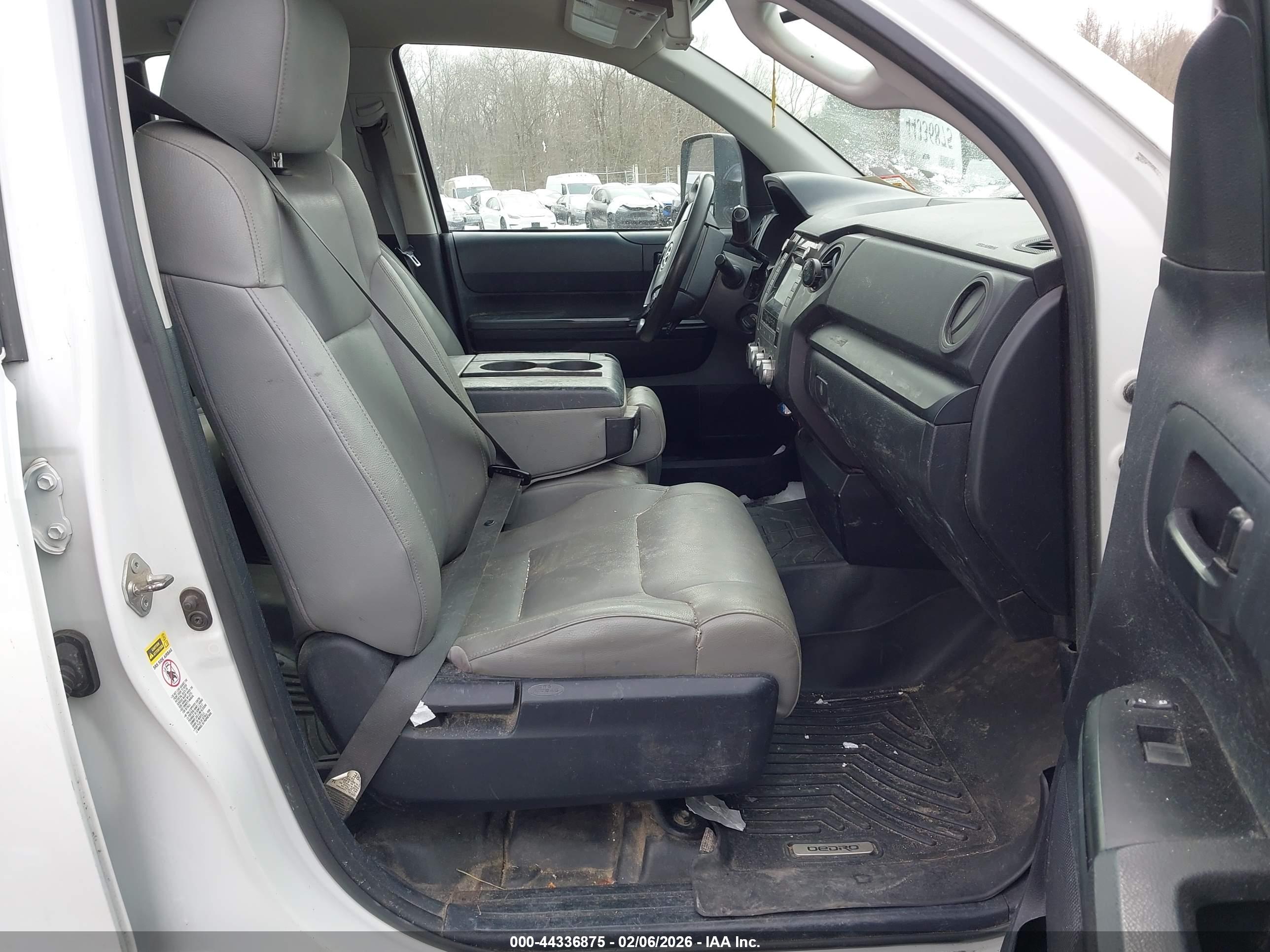TOYOTA TUNDRA image 5