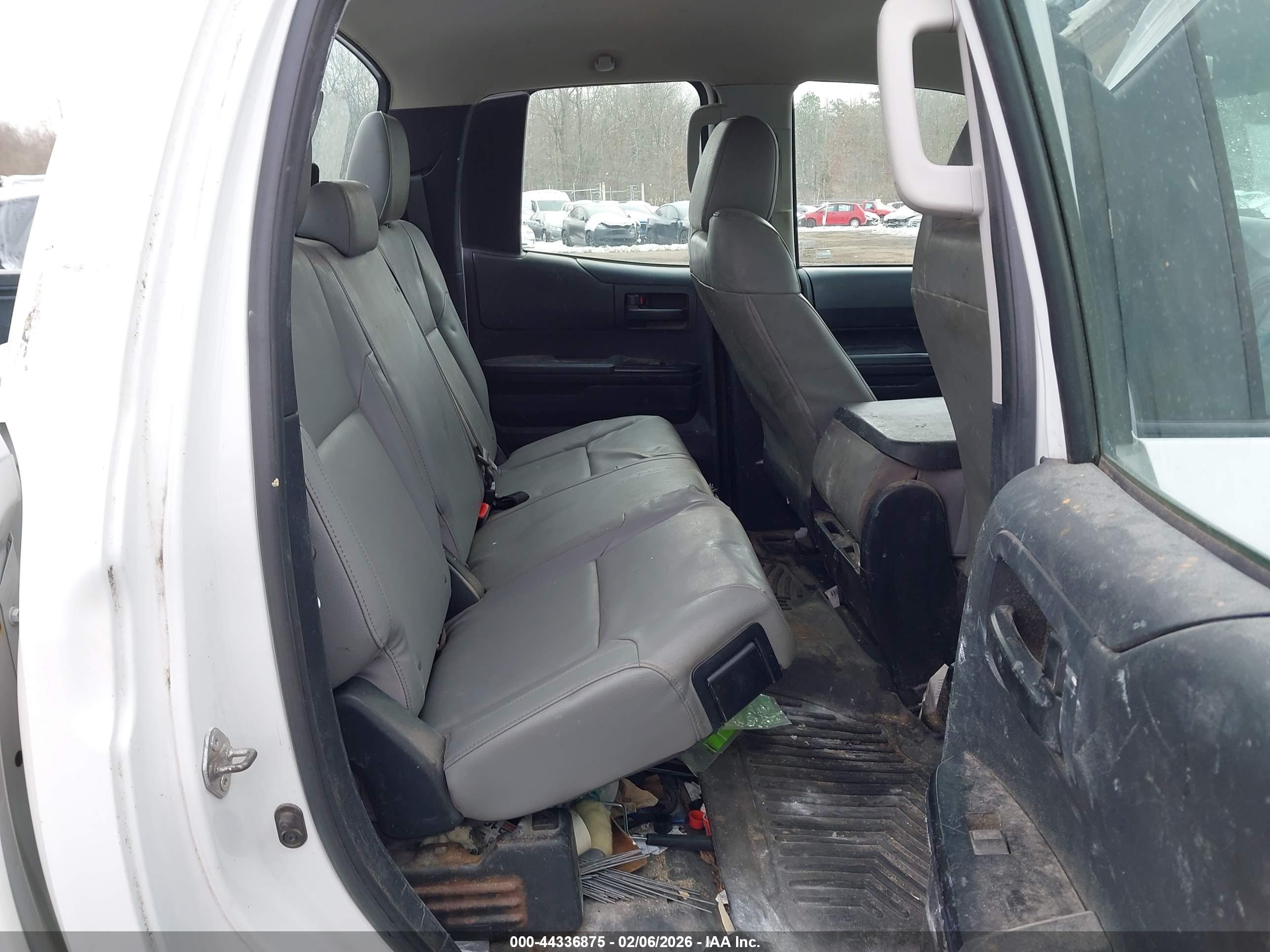 TOYOTA TUNDRA image 8