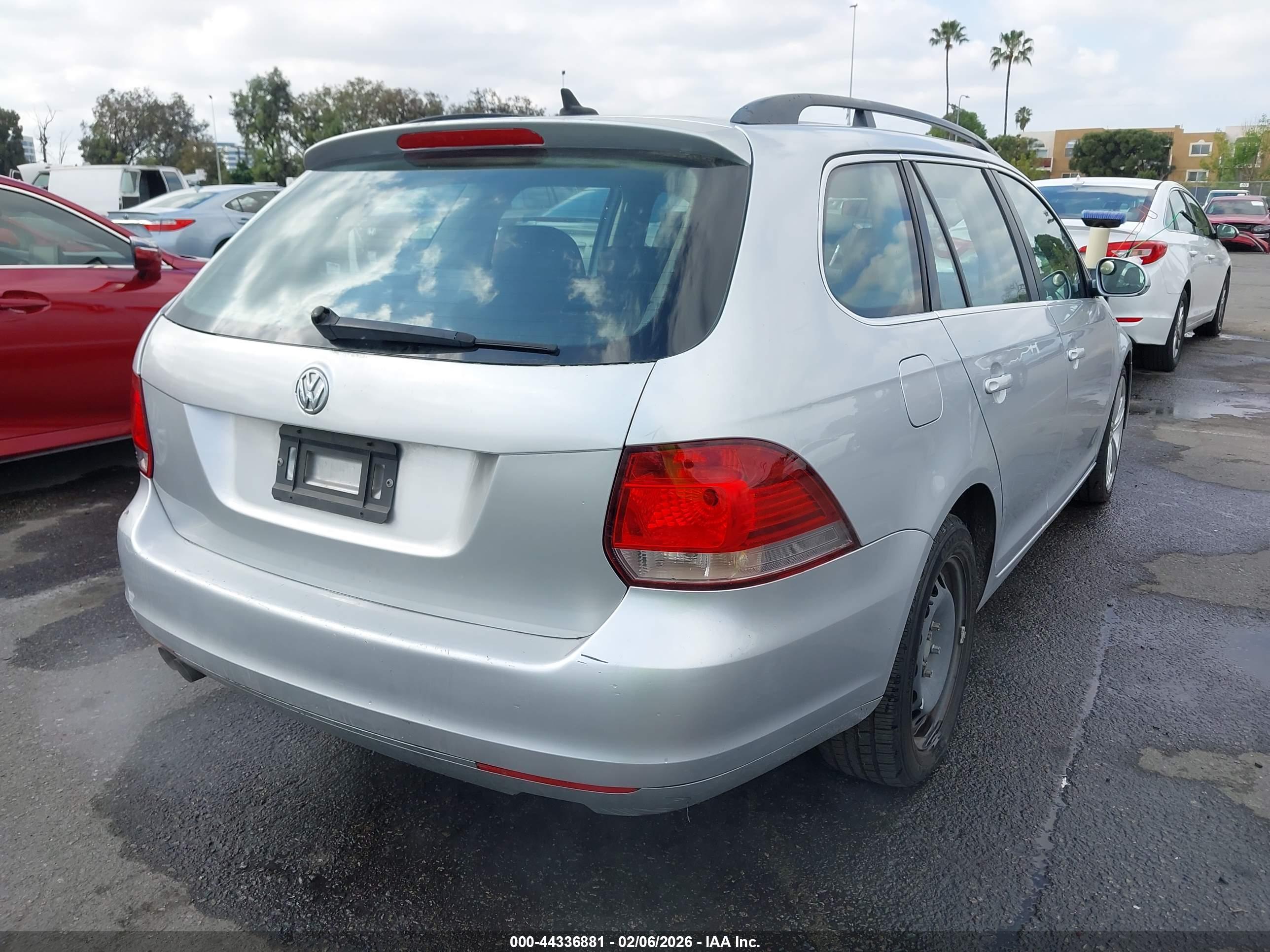 VOLKSWAGEN JETTA image 4