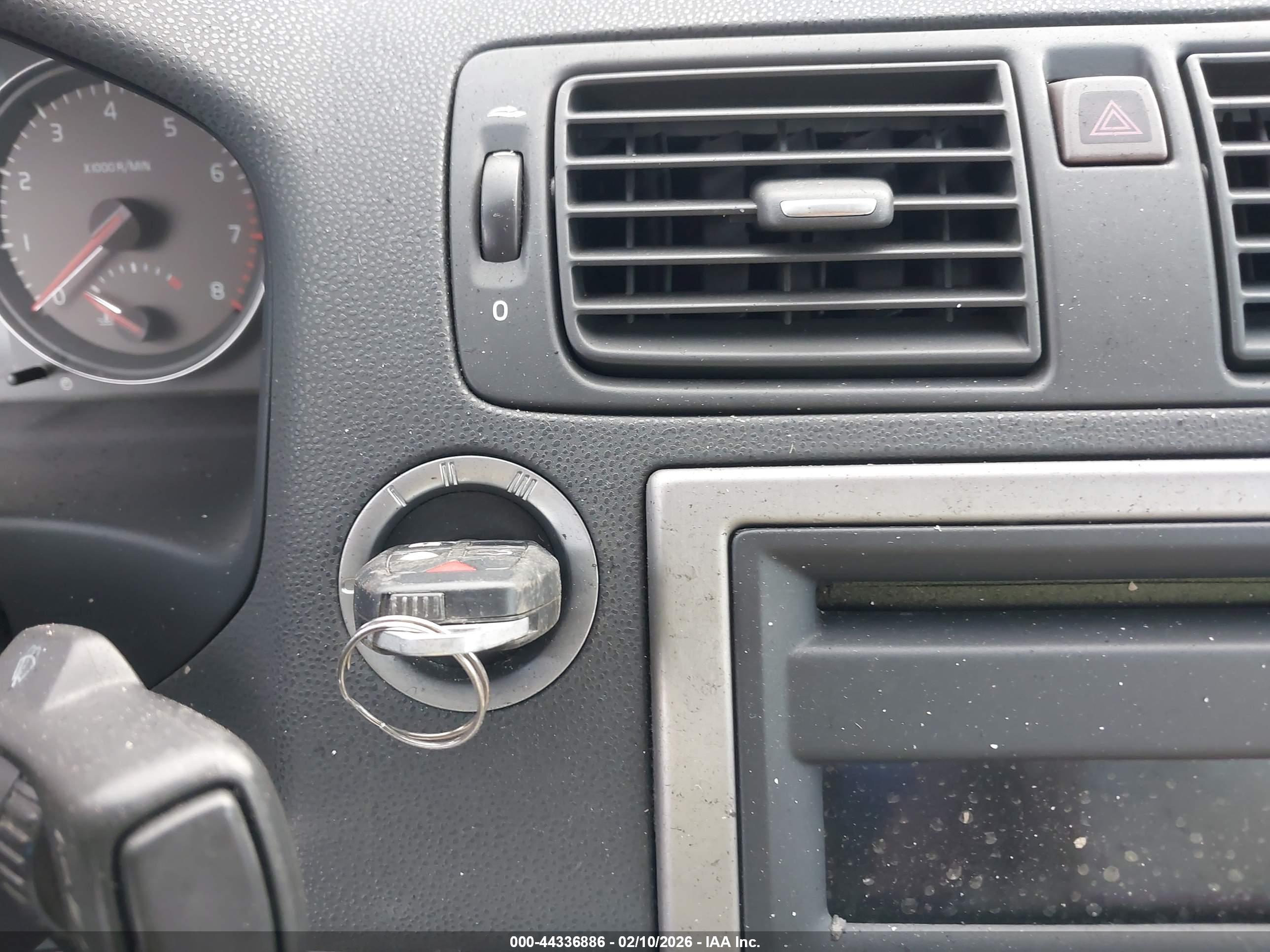 VOLVO C70 image 11