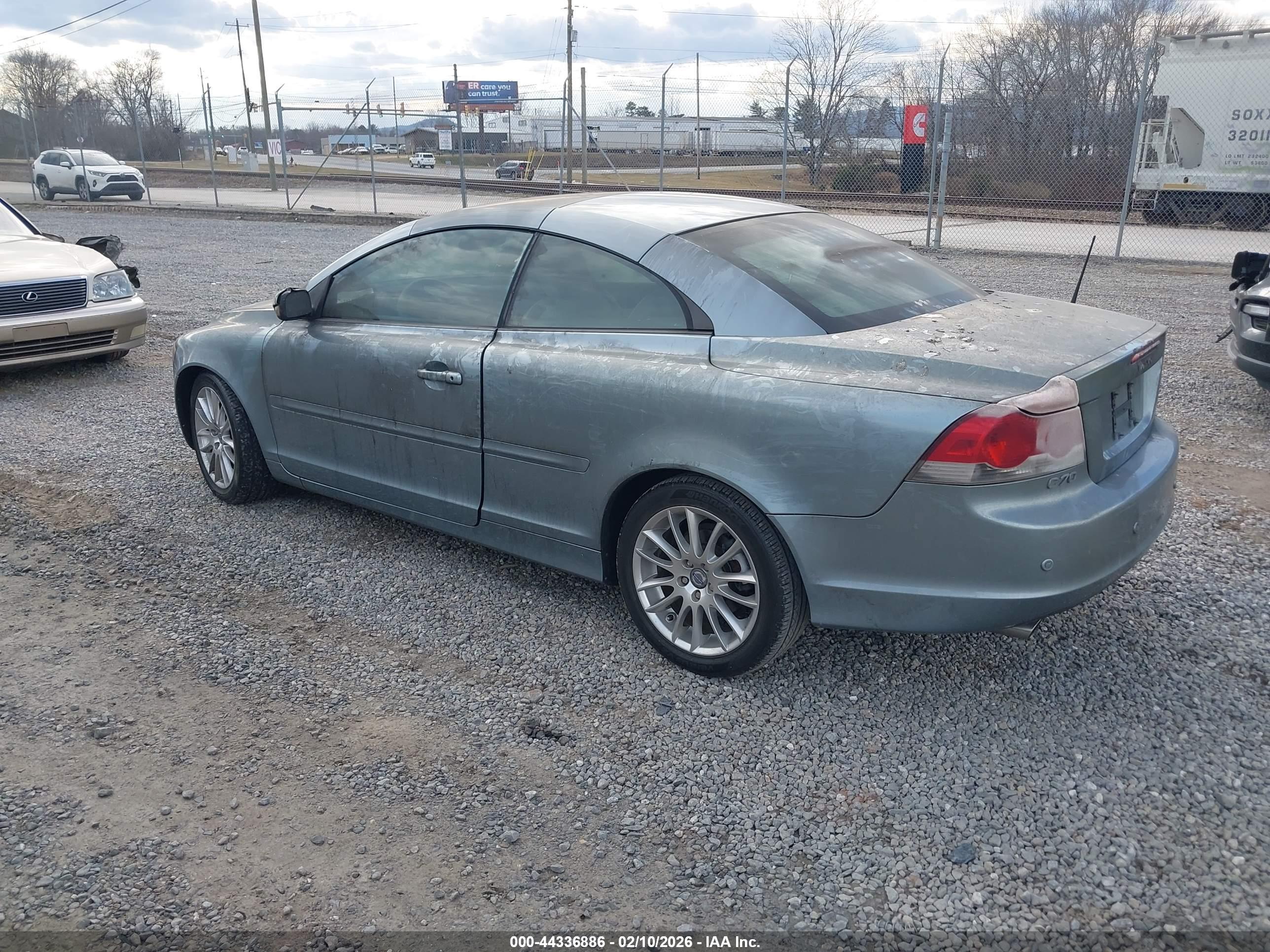 VOLVO C70 image 3