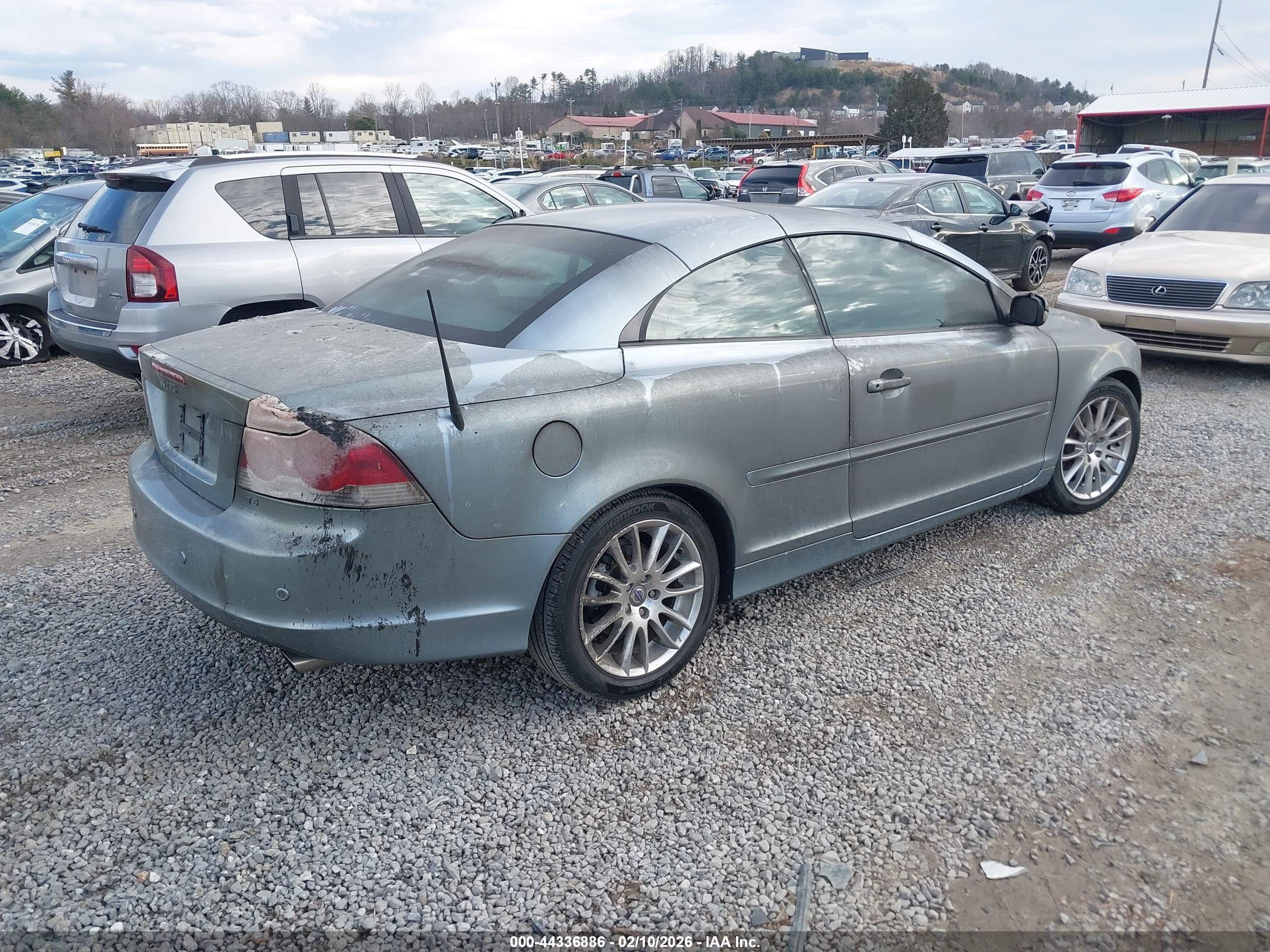 VOLVO C70 image 4