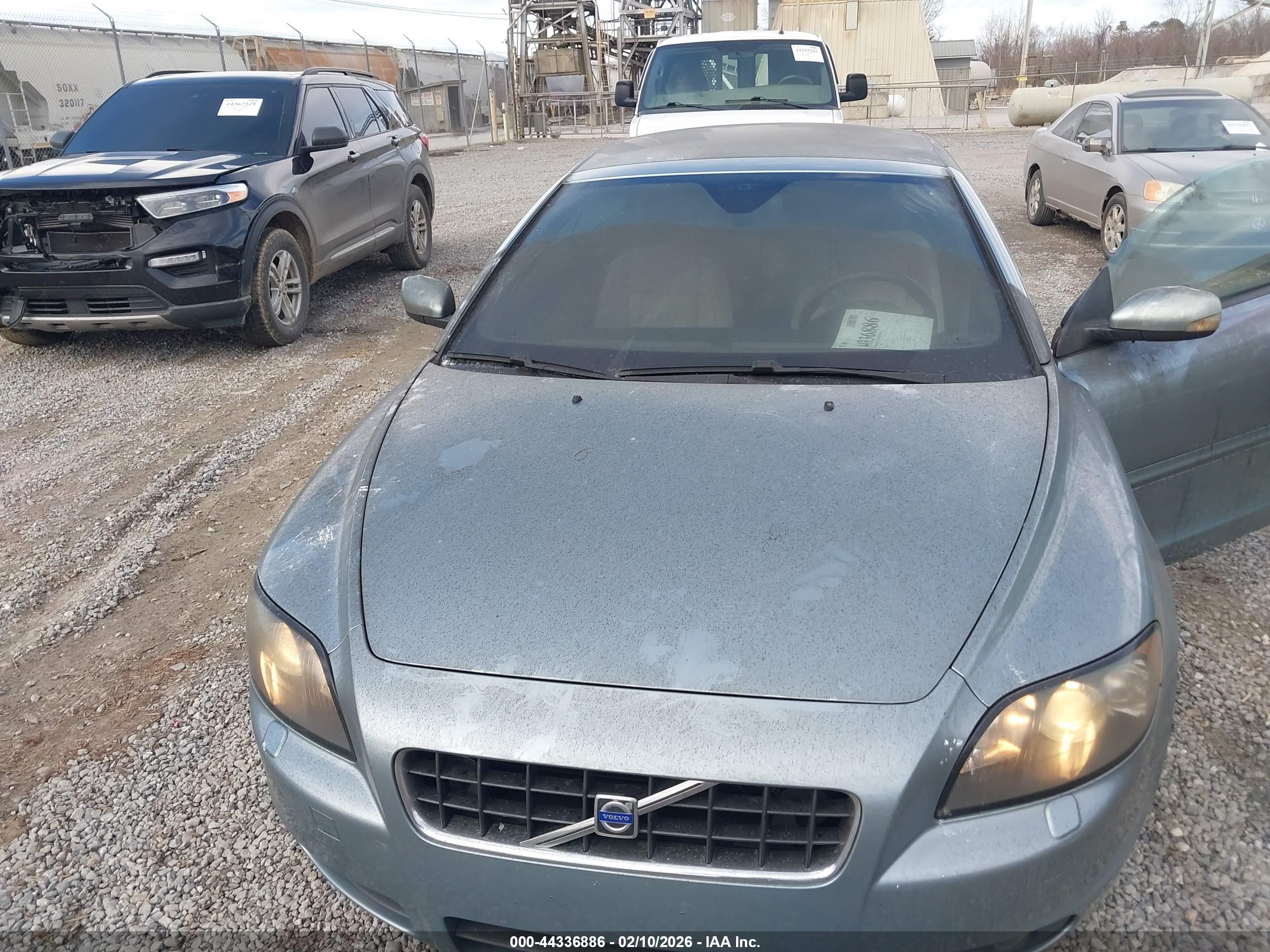 VOLVO C70 image 6