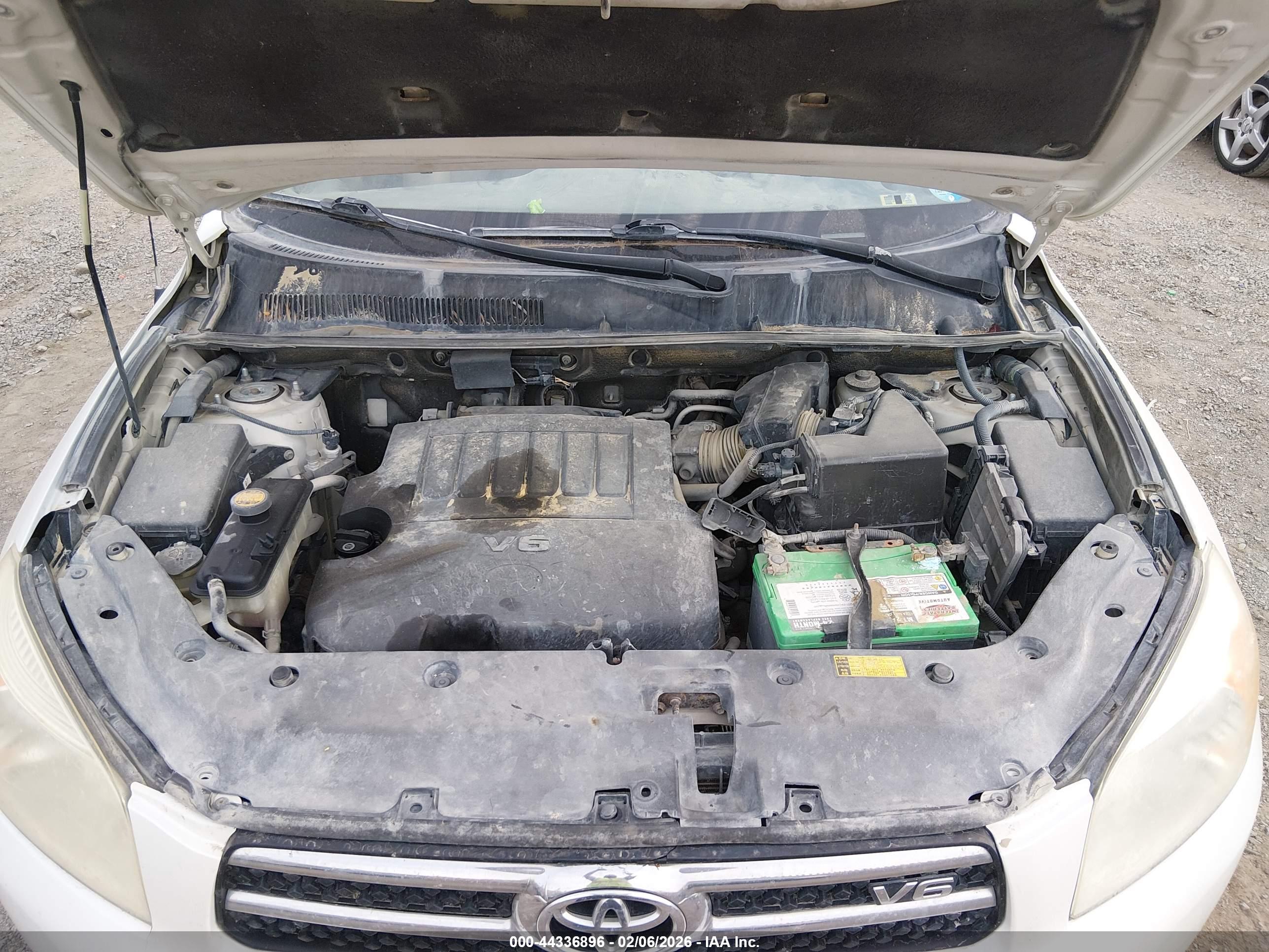 TOYOTA RAV4 image 10