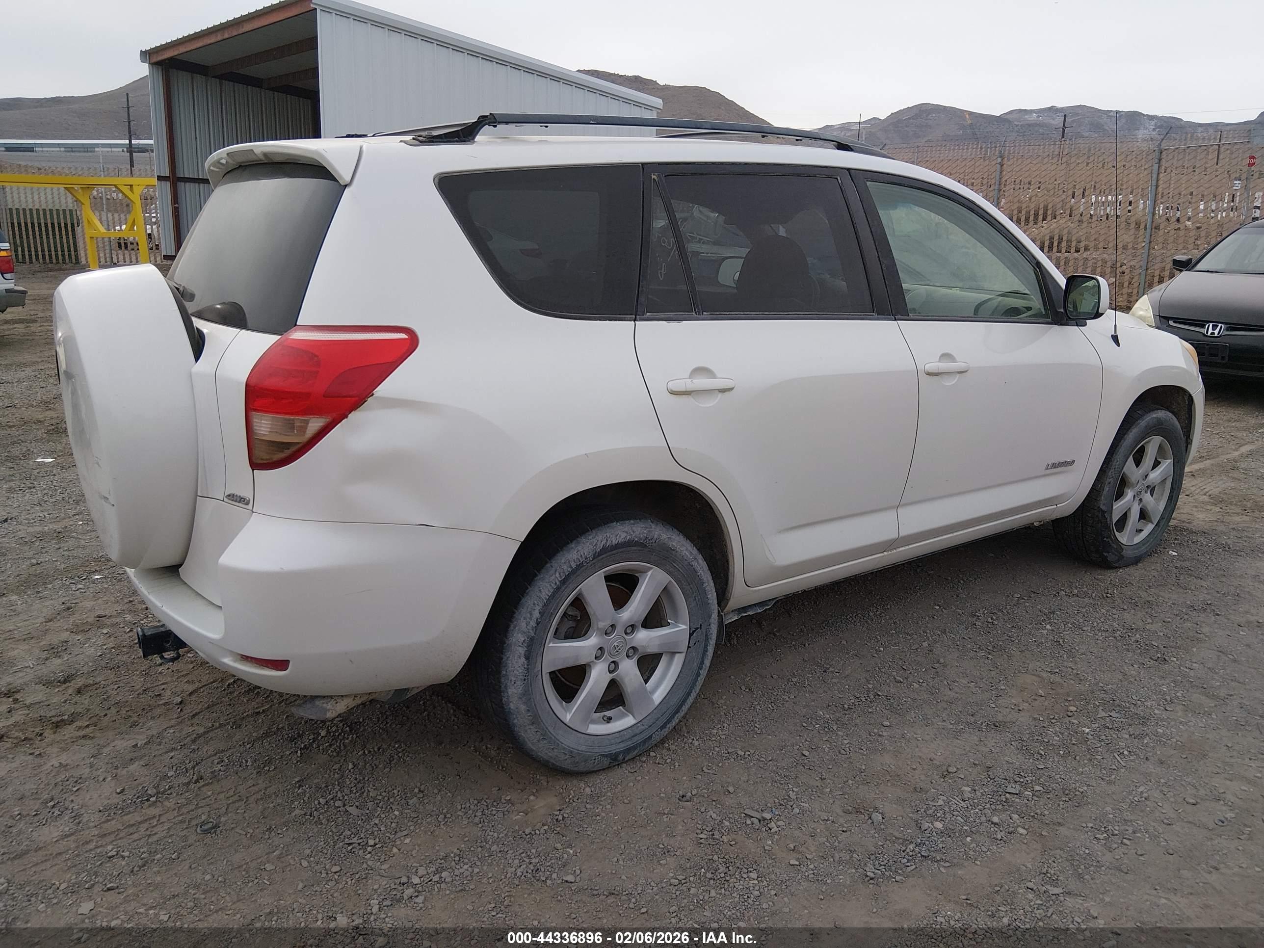 TOYOTA RAV4 image 4