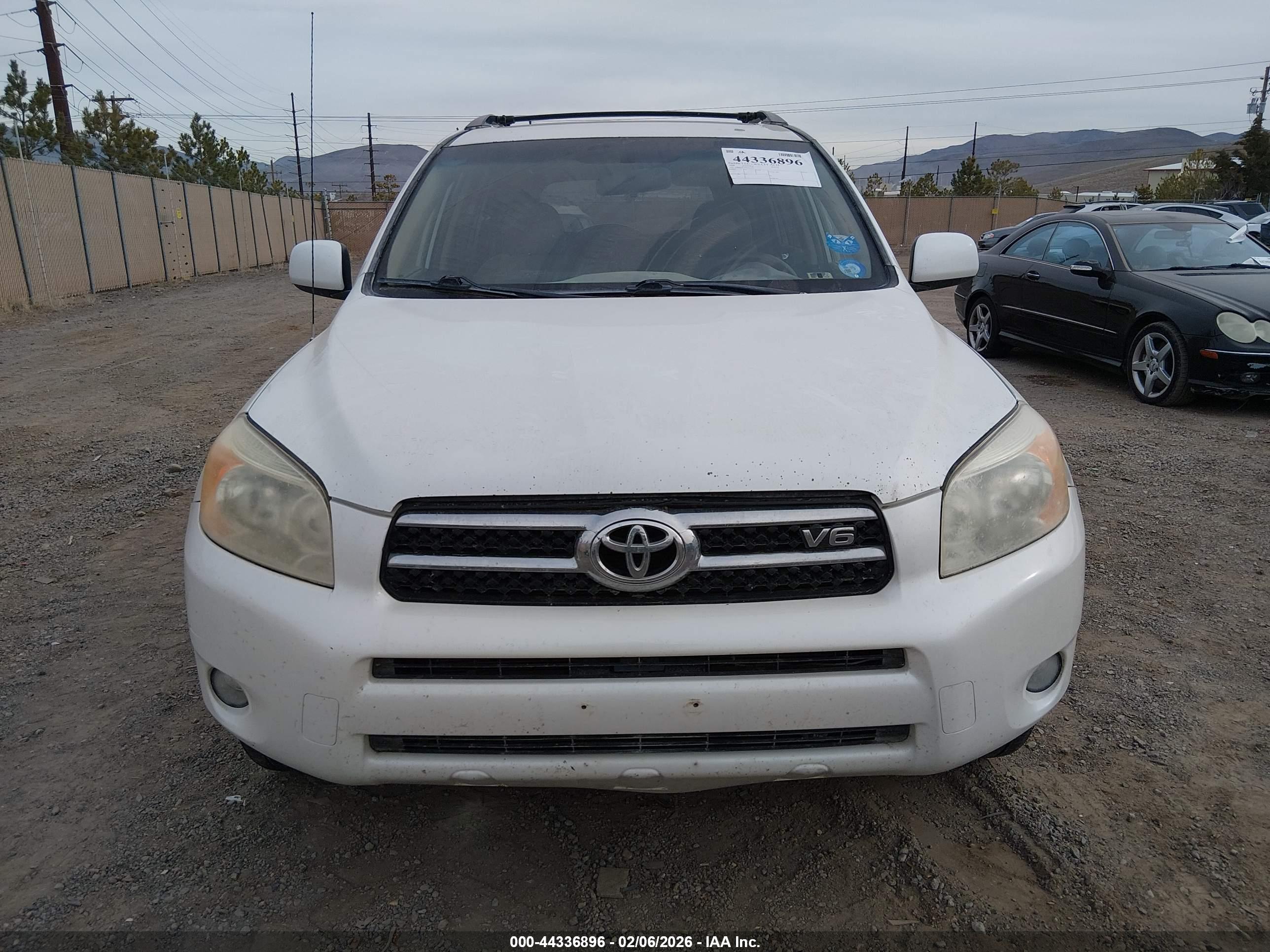 TOYOTA RAV4 image 6