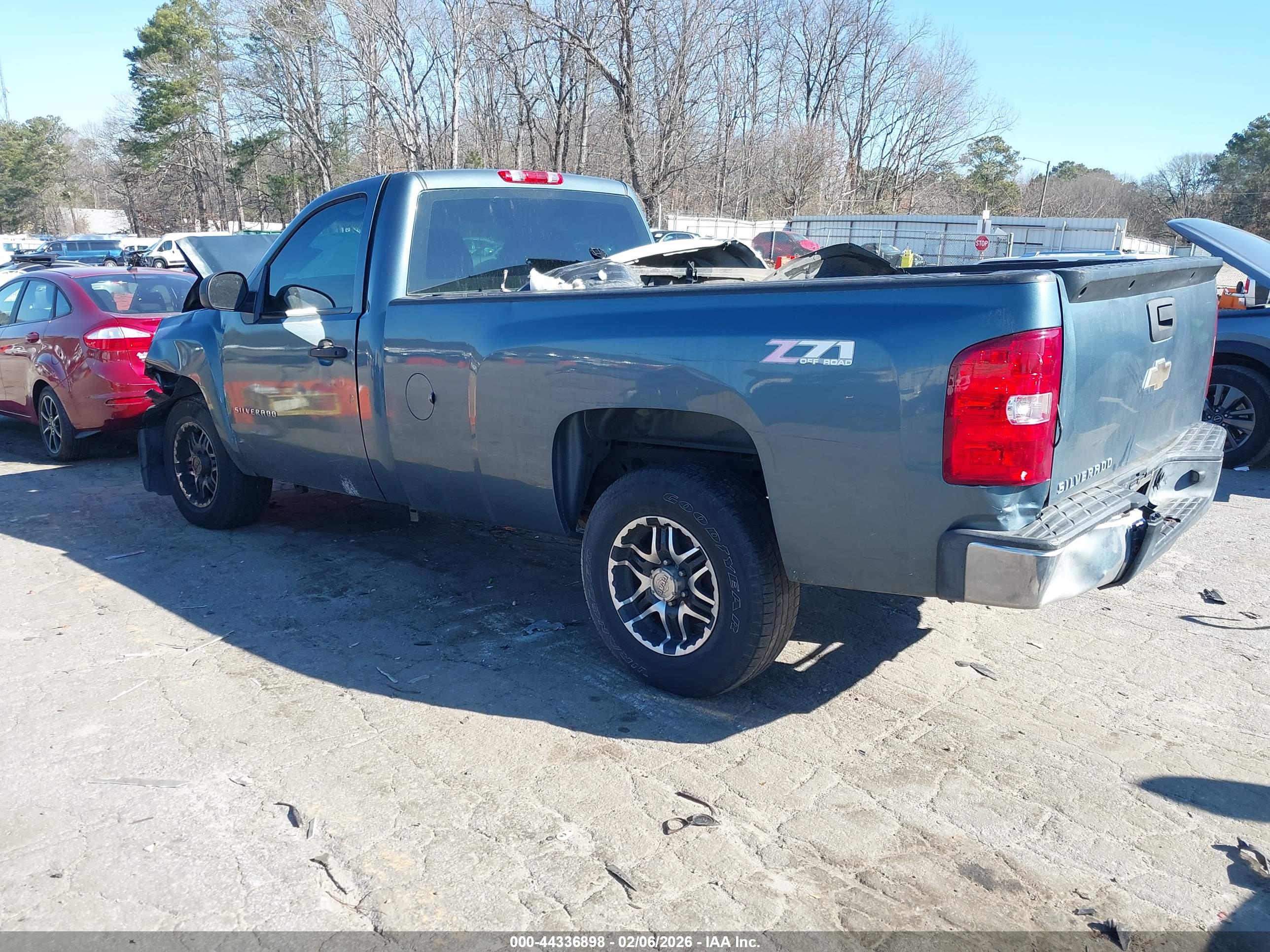 CHEVROLET SILVERADO image 3