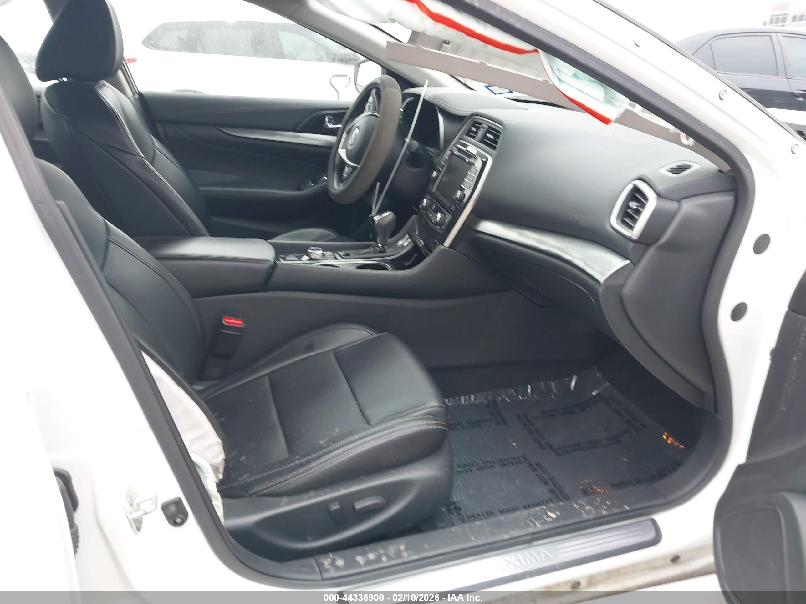 NISSAN MAXIMA image 5