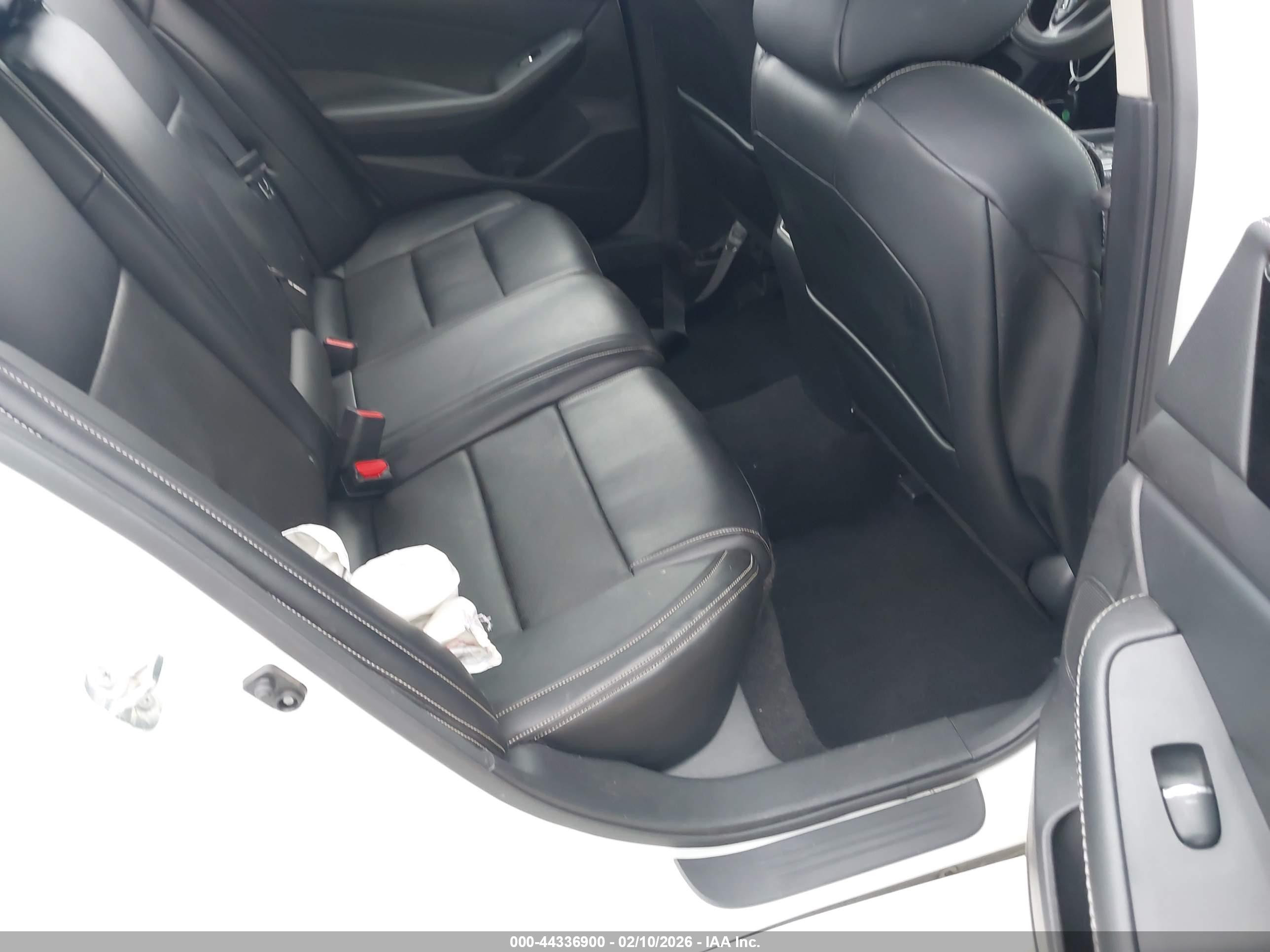 NISSAN MAXIMA image 8