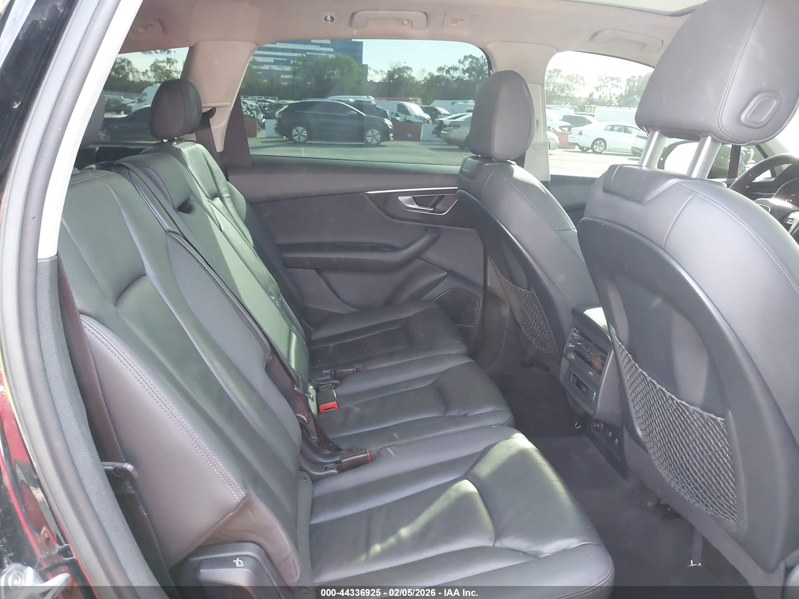 AUDI Q7 image 8
