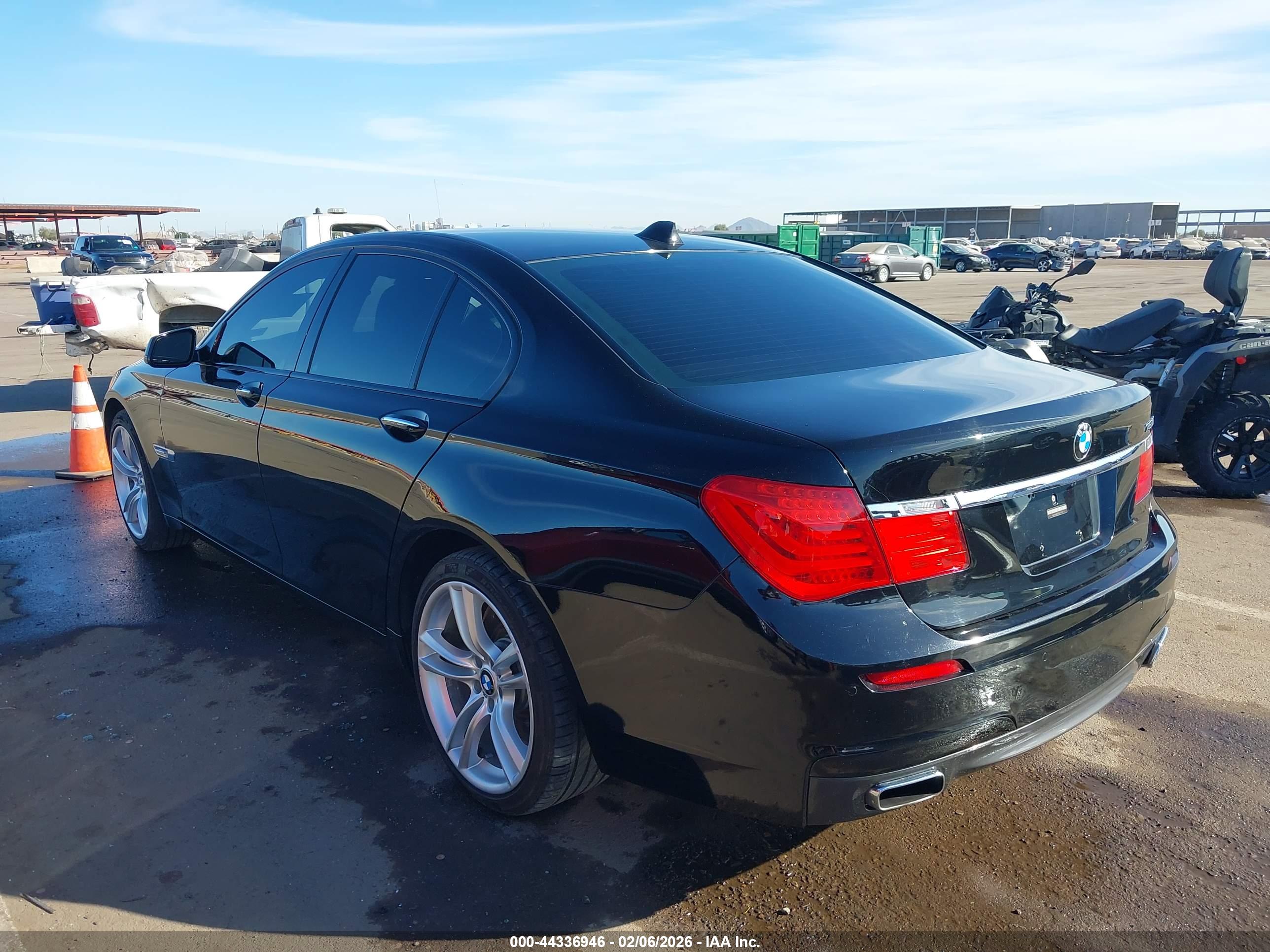 BMW 750I image 3