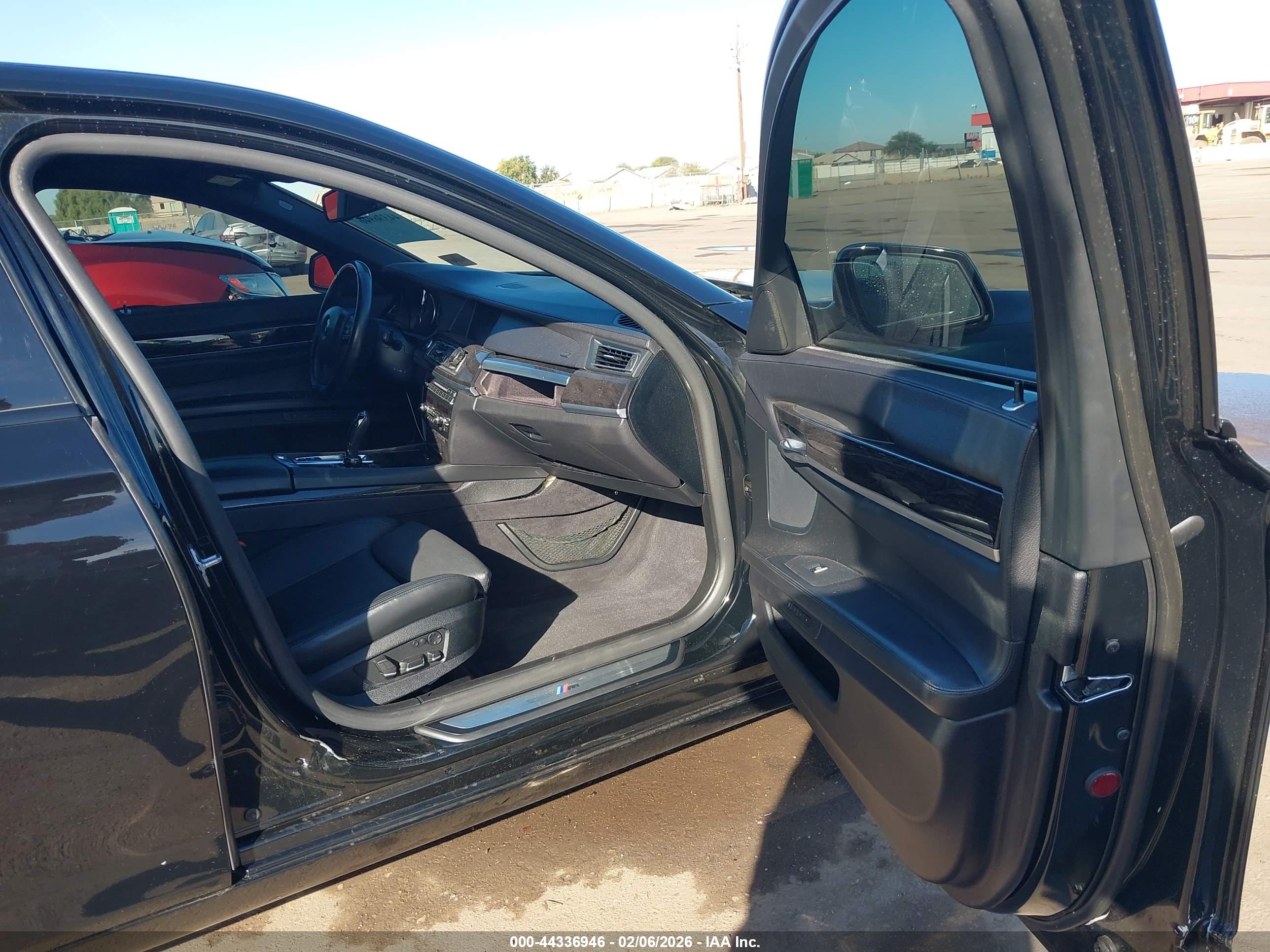 BMW 750I image 5