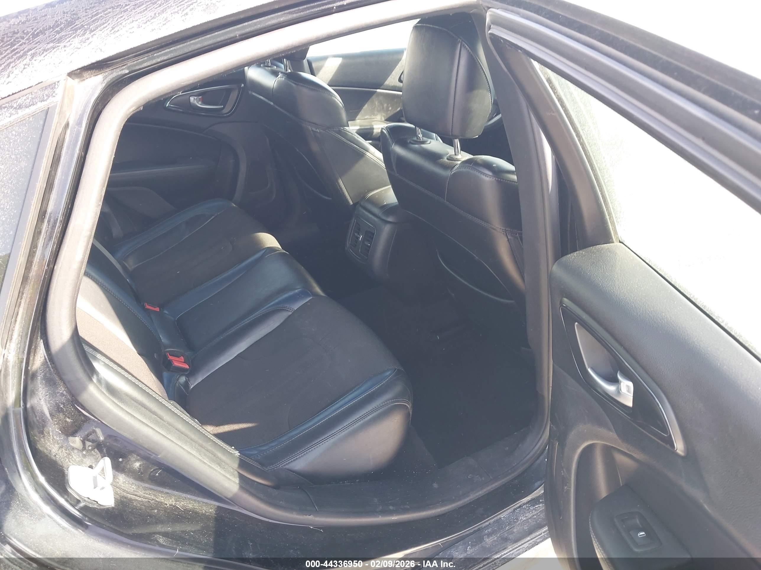 CHRYSLER 200 image 8