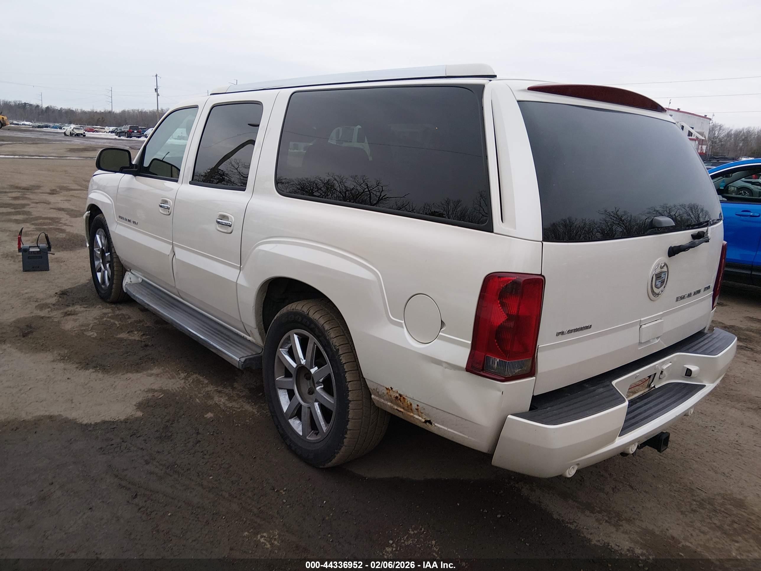 CADILLAC ESCALADE image 3