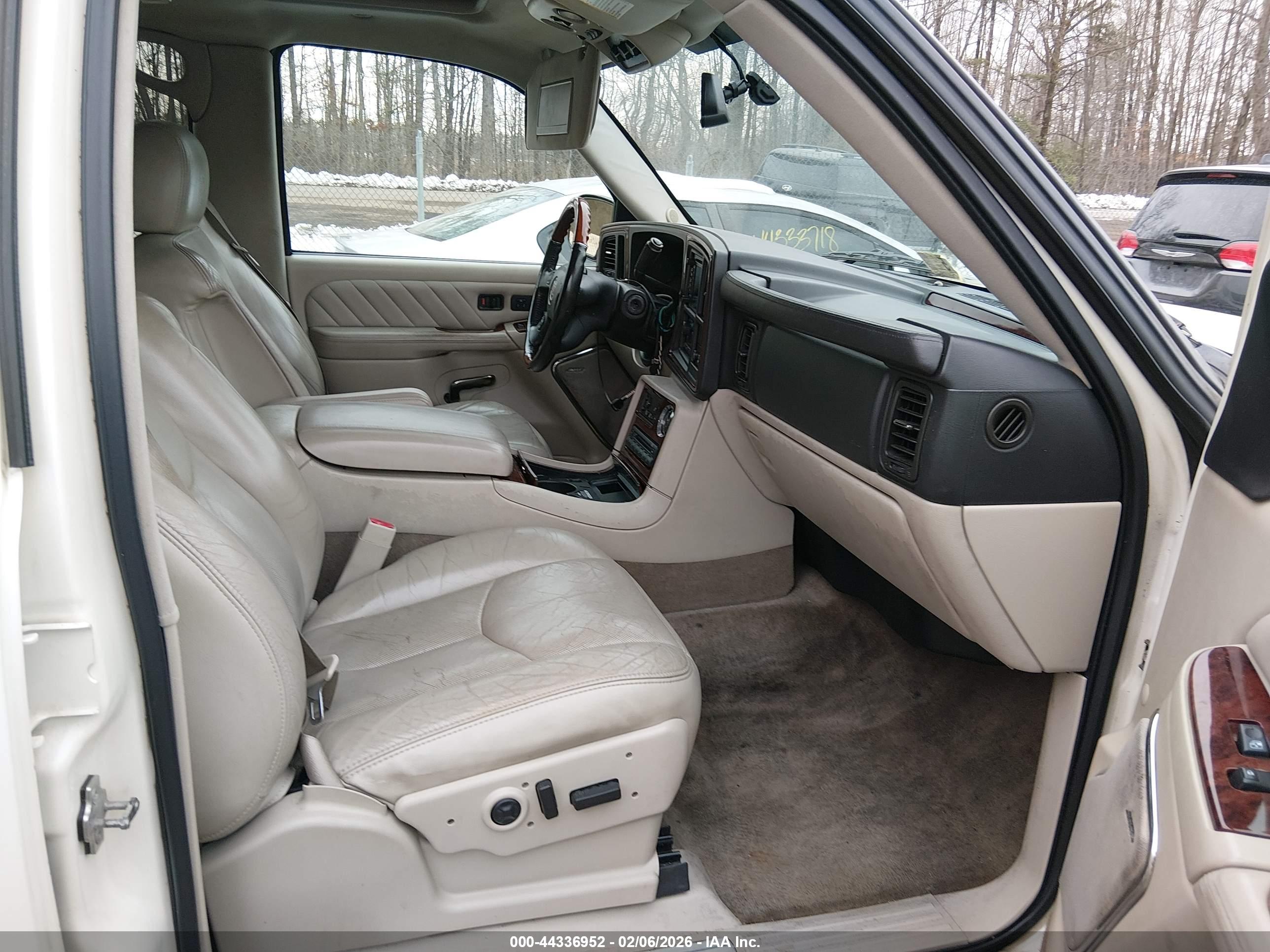 CADILLAC ESCALADE image 5