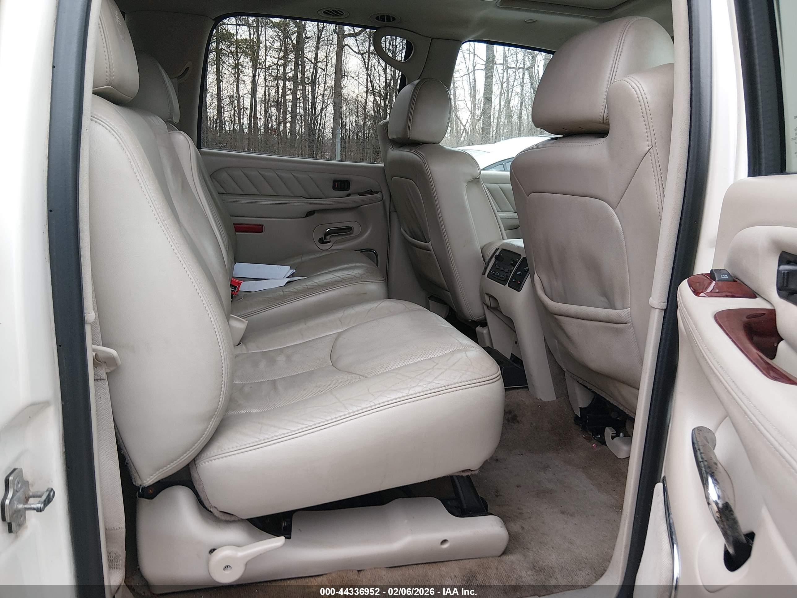 CADILLAC ESCALADE image 8