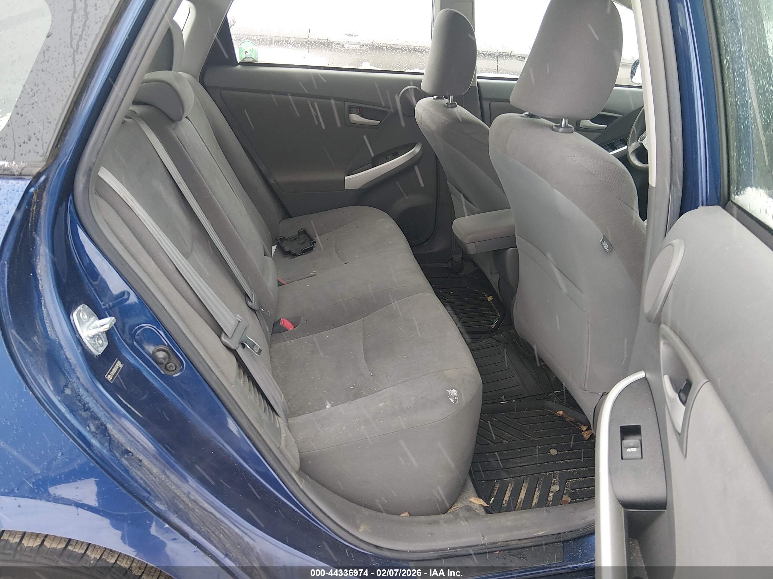 TOYOTA PRIUS image 8