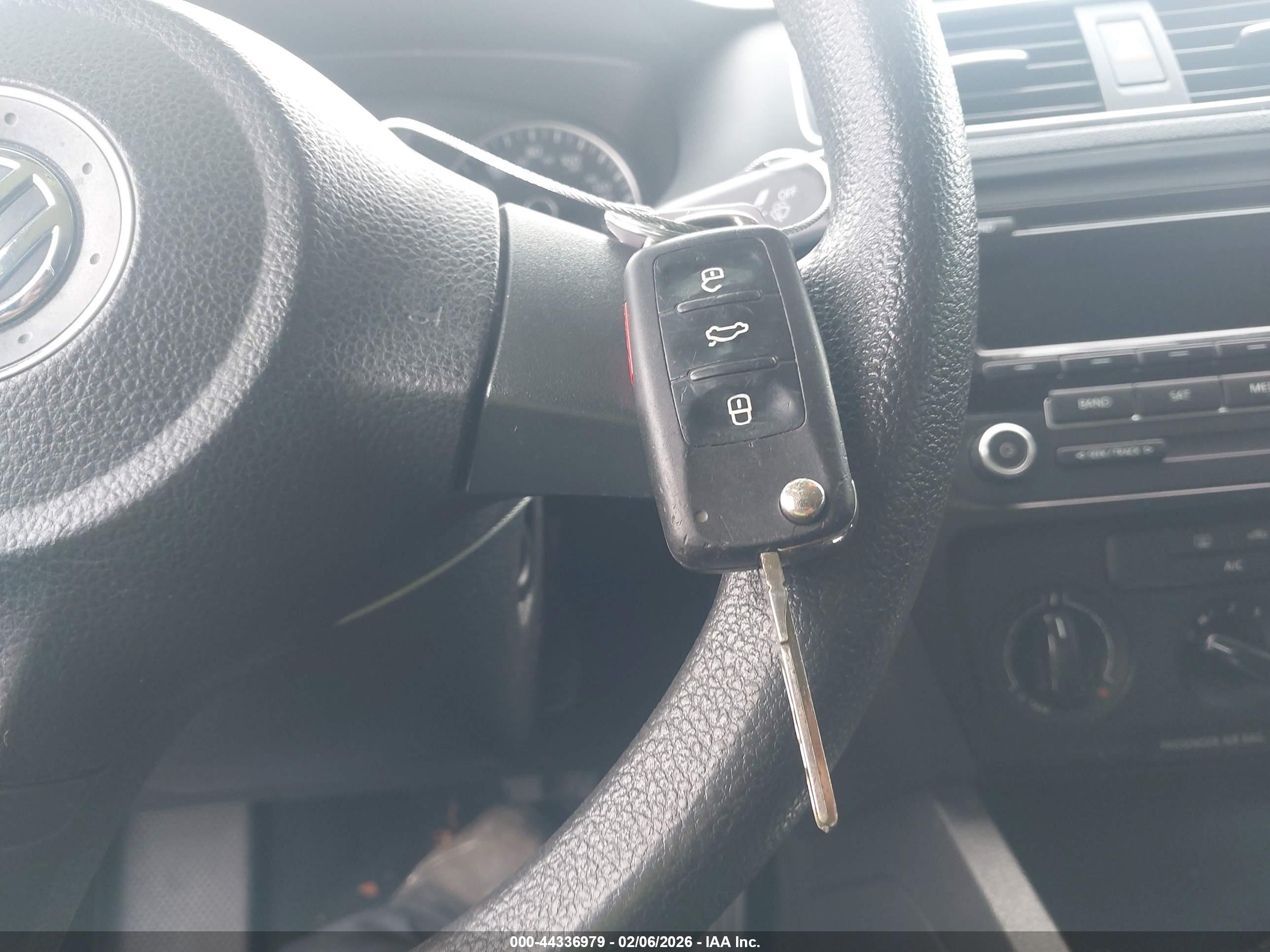 VOLKSWAGEN JETTA image 11