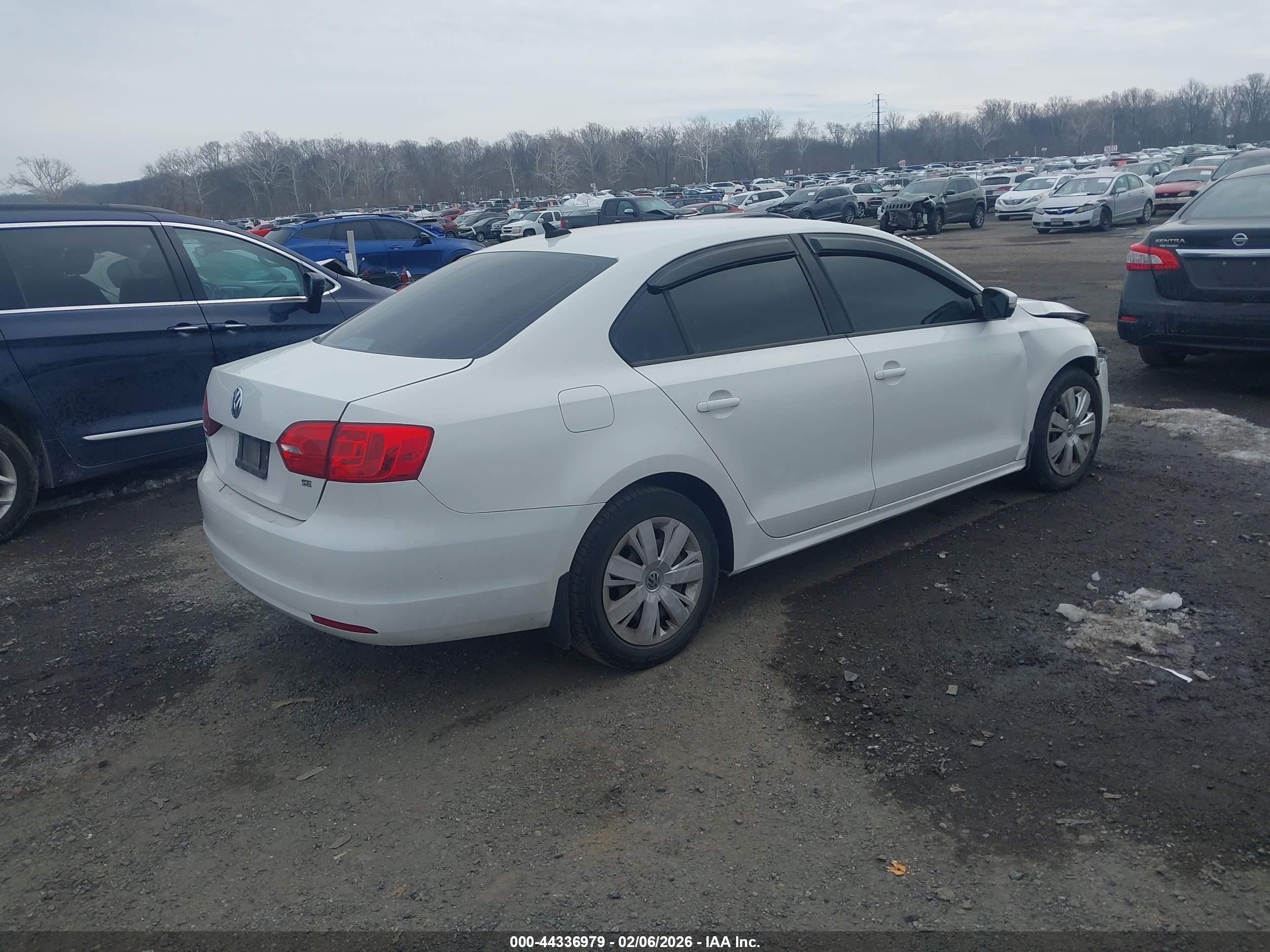 VOLKSWAGEN JETTA image 4