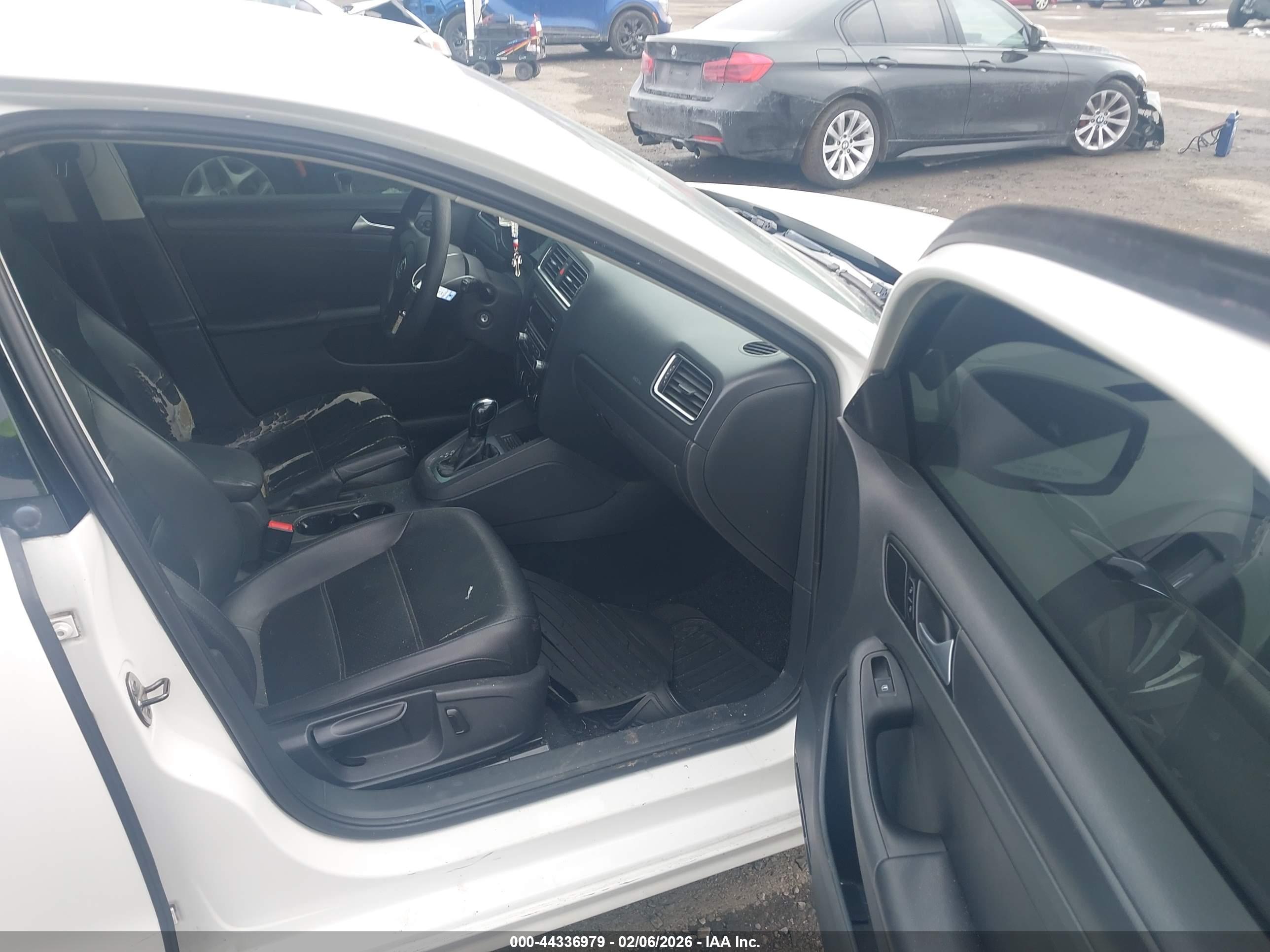 VOLKSWAGEN JETTA image 5