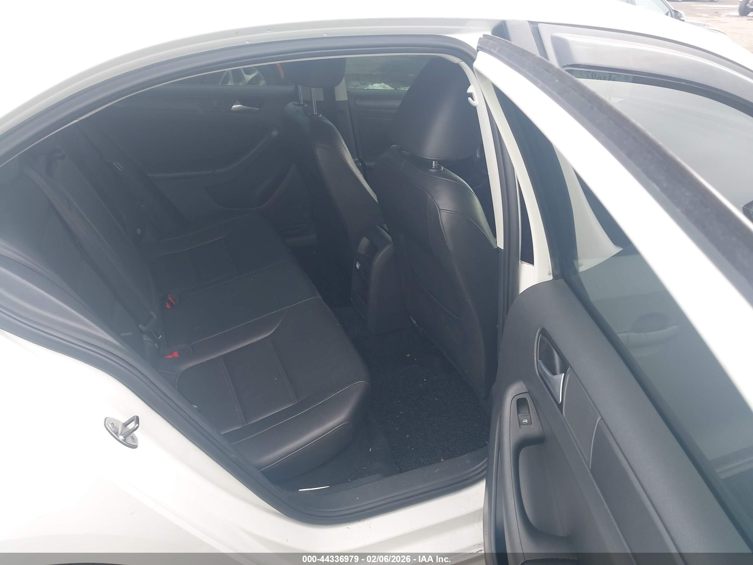 VOLKSWAGEN JETTA image 8