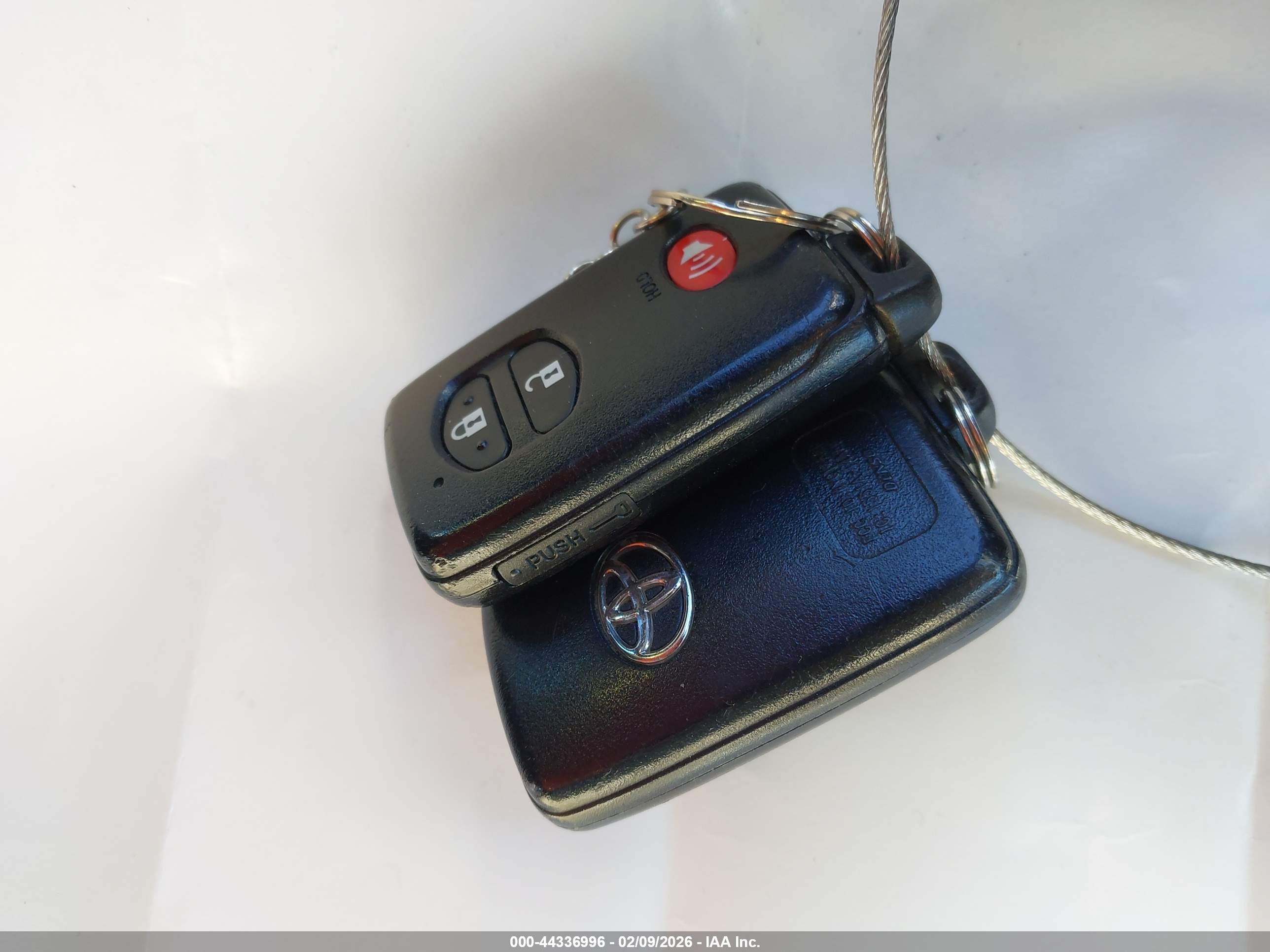 TOYOTA RAV4 image 11