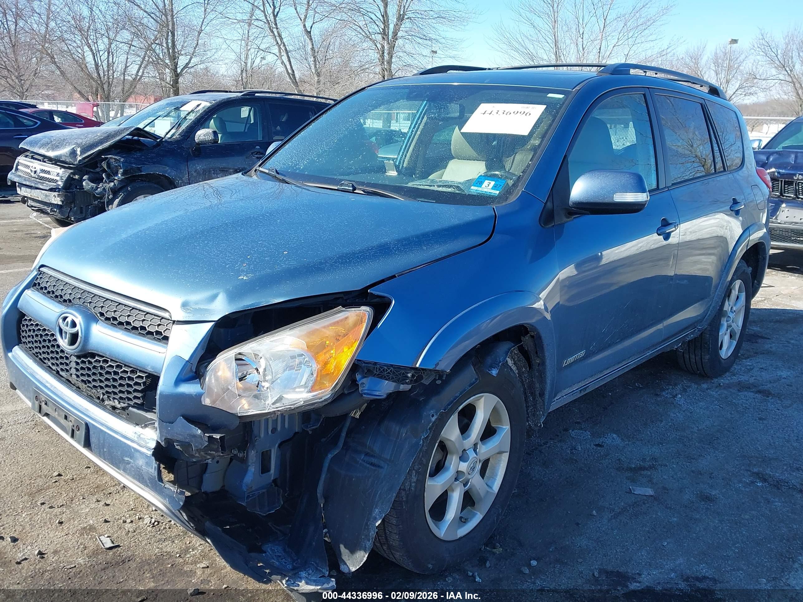 TOYOTA RAV4 image 2