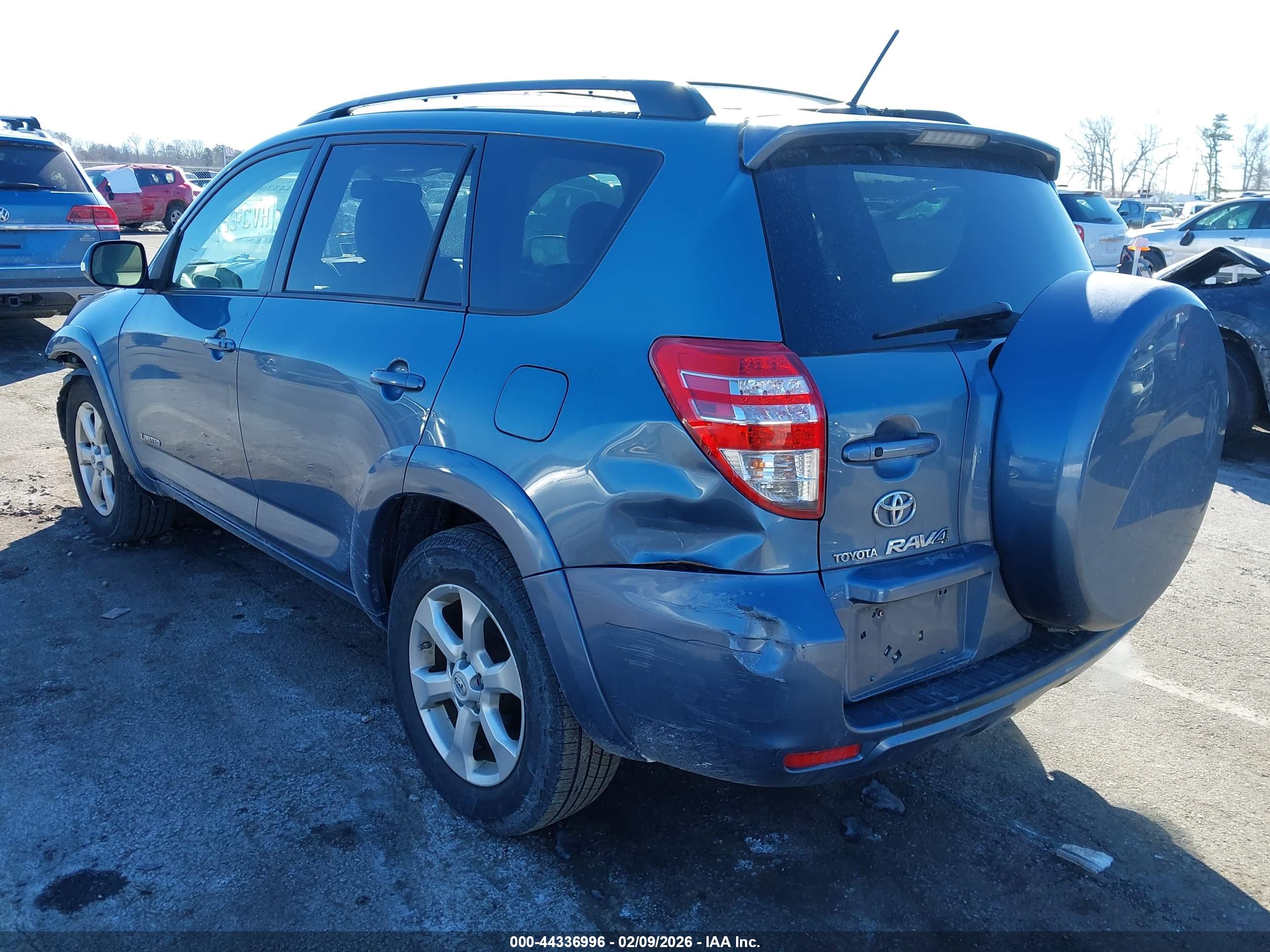 TOYOTA RAV4 image 3