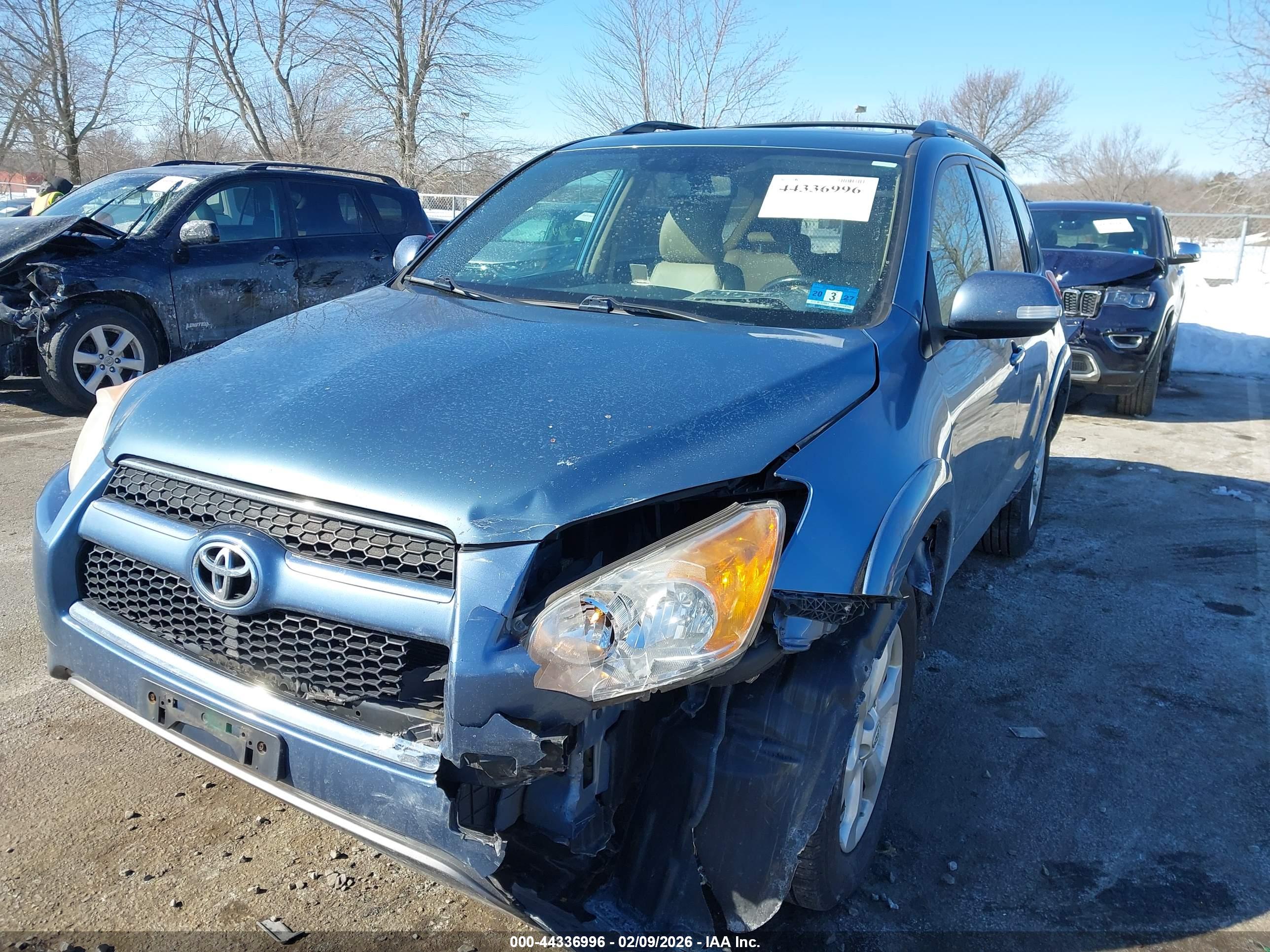 TOYOTA RAV4 image 6
