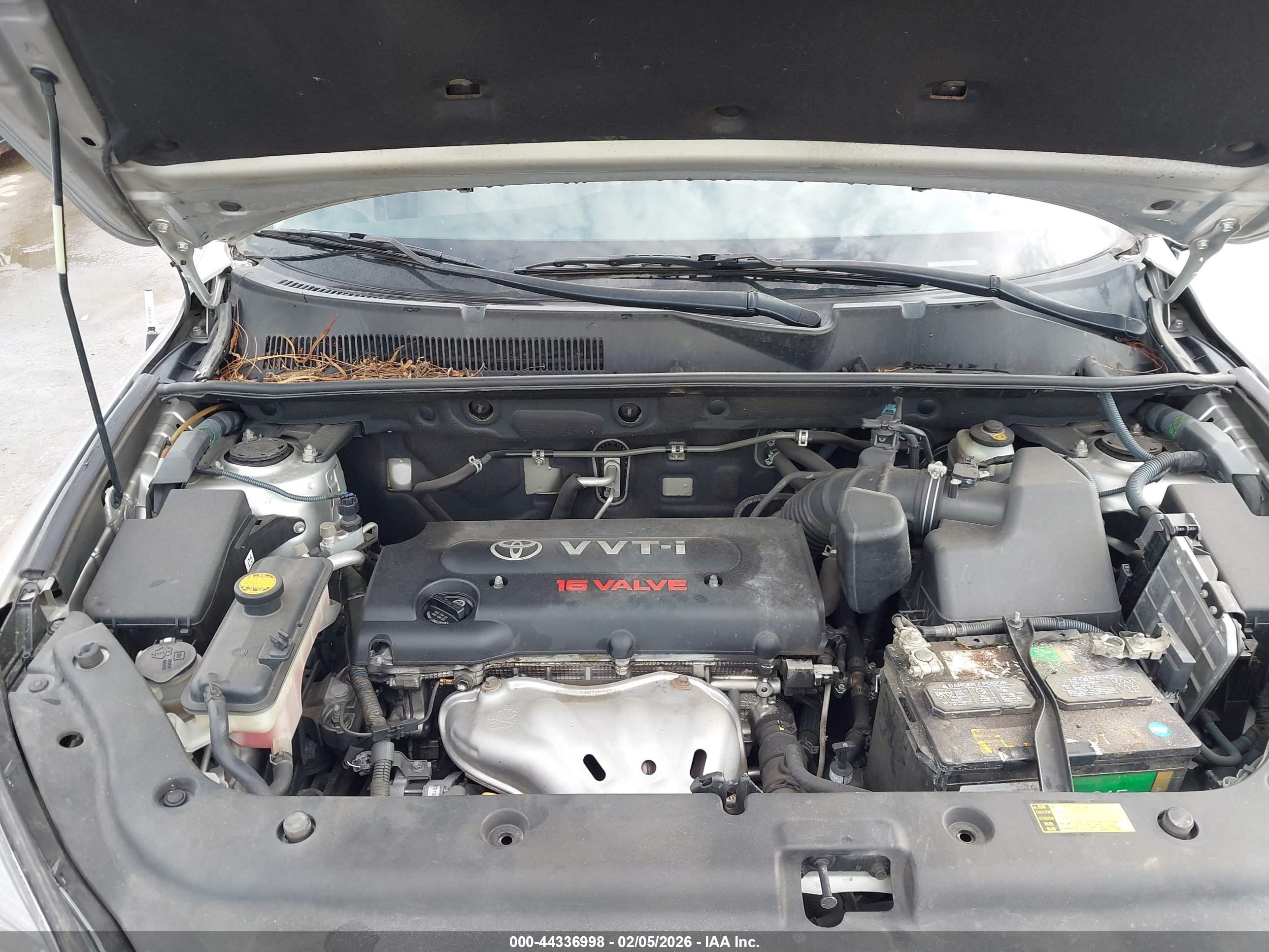 TOYOTA RAV4 image 10