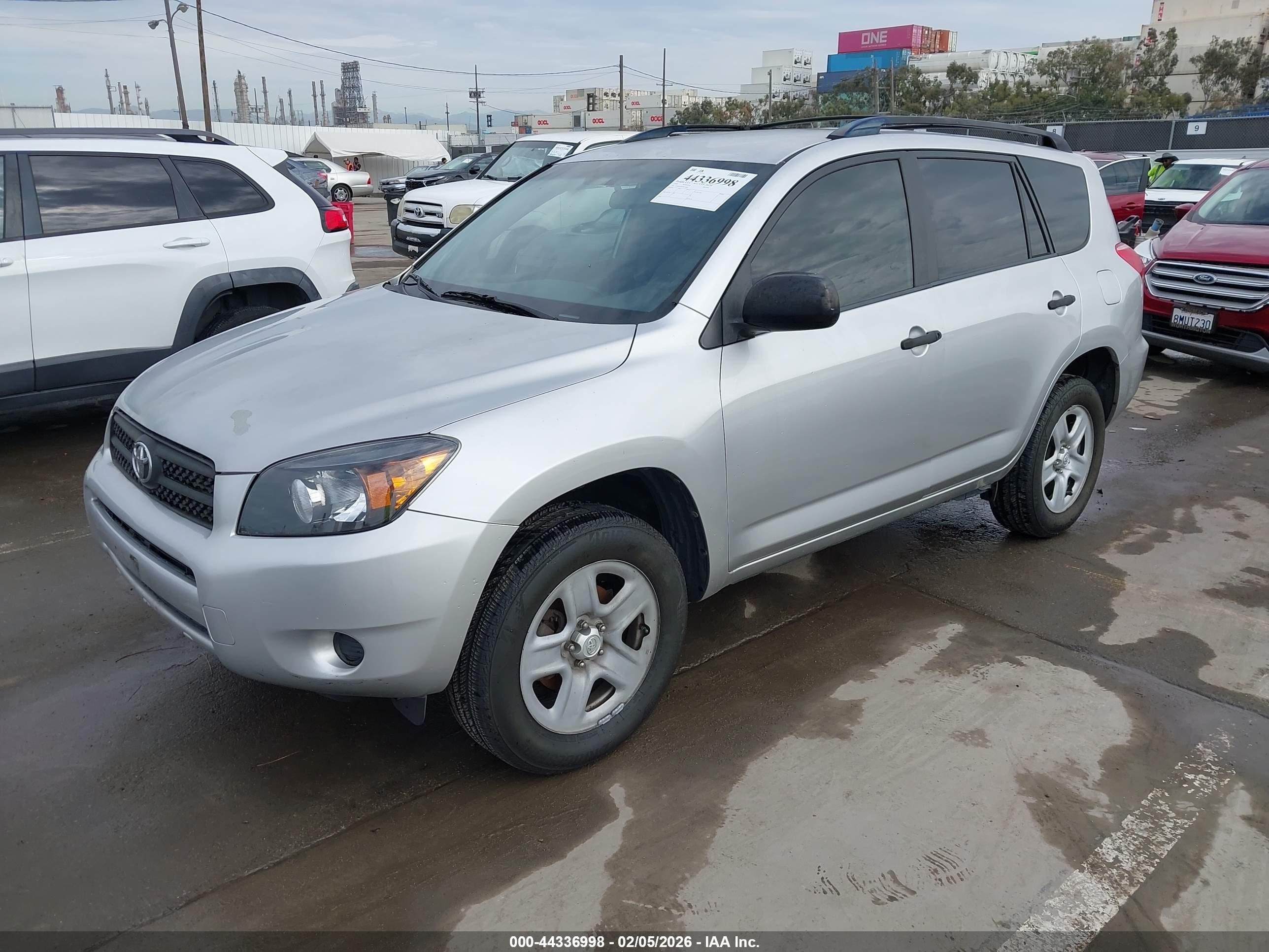TOYOTA RAV4 image 2