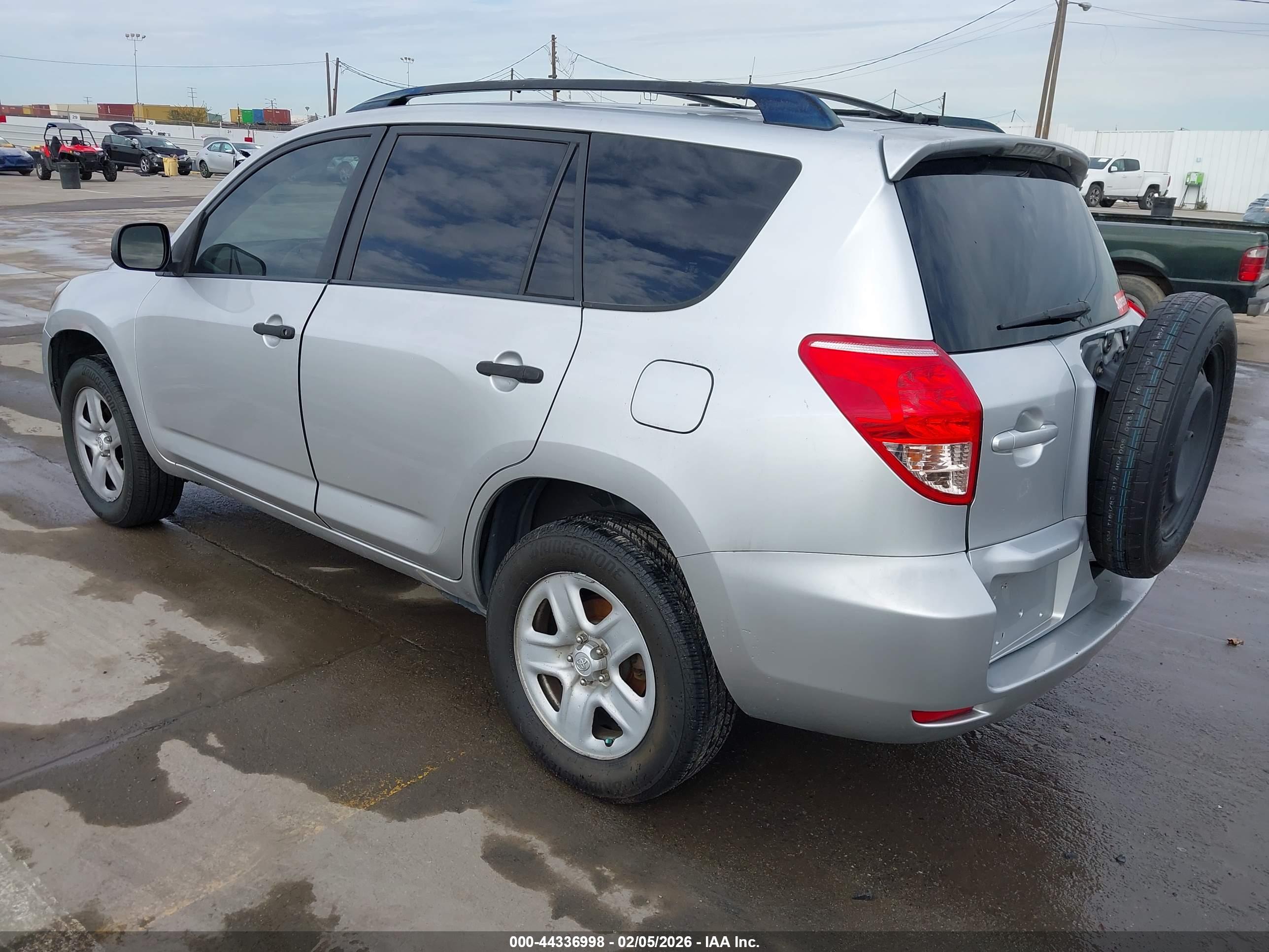 TOYOTA RAV4 image 3