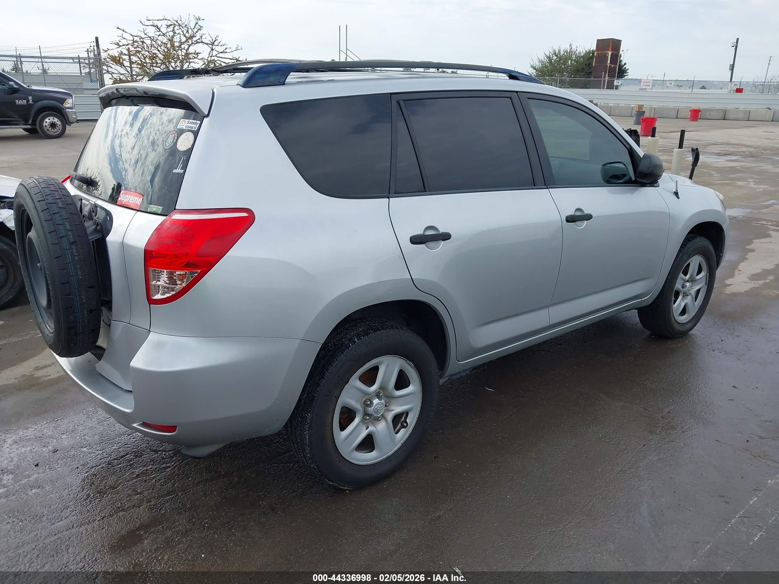 TOYOTA RAV4 image 4