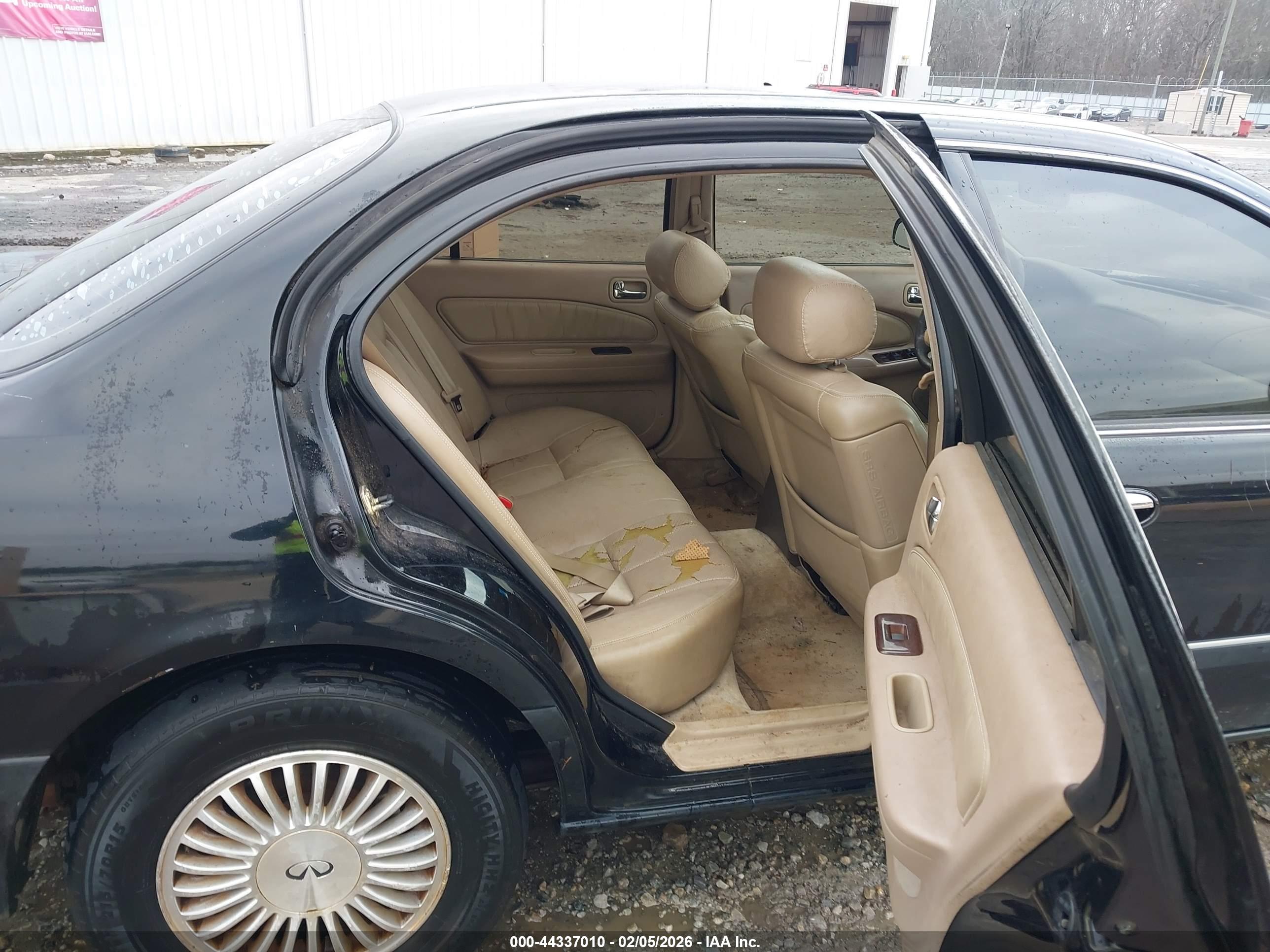 INFINITI I30 image 8