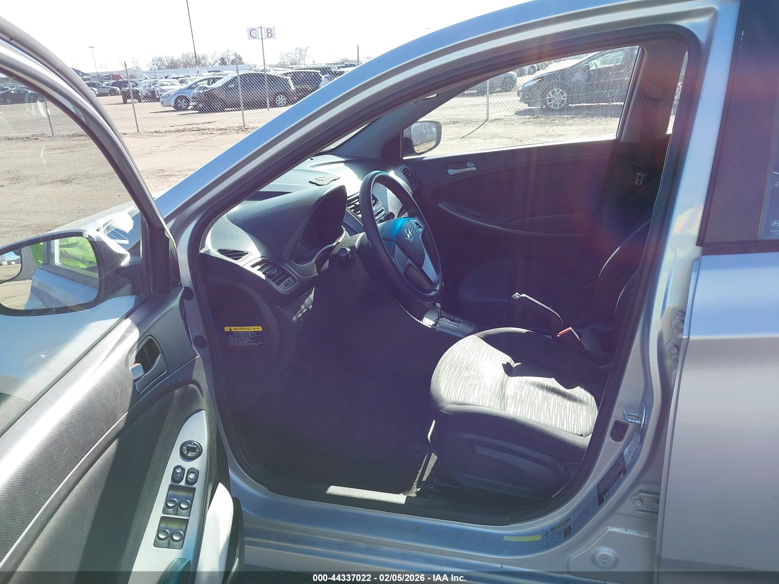 HYUNDAI ACCENT image 5