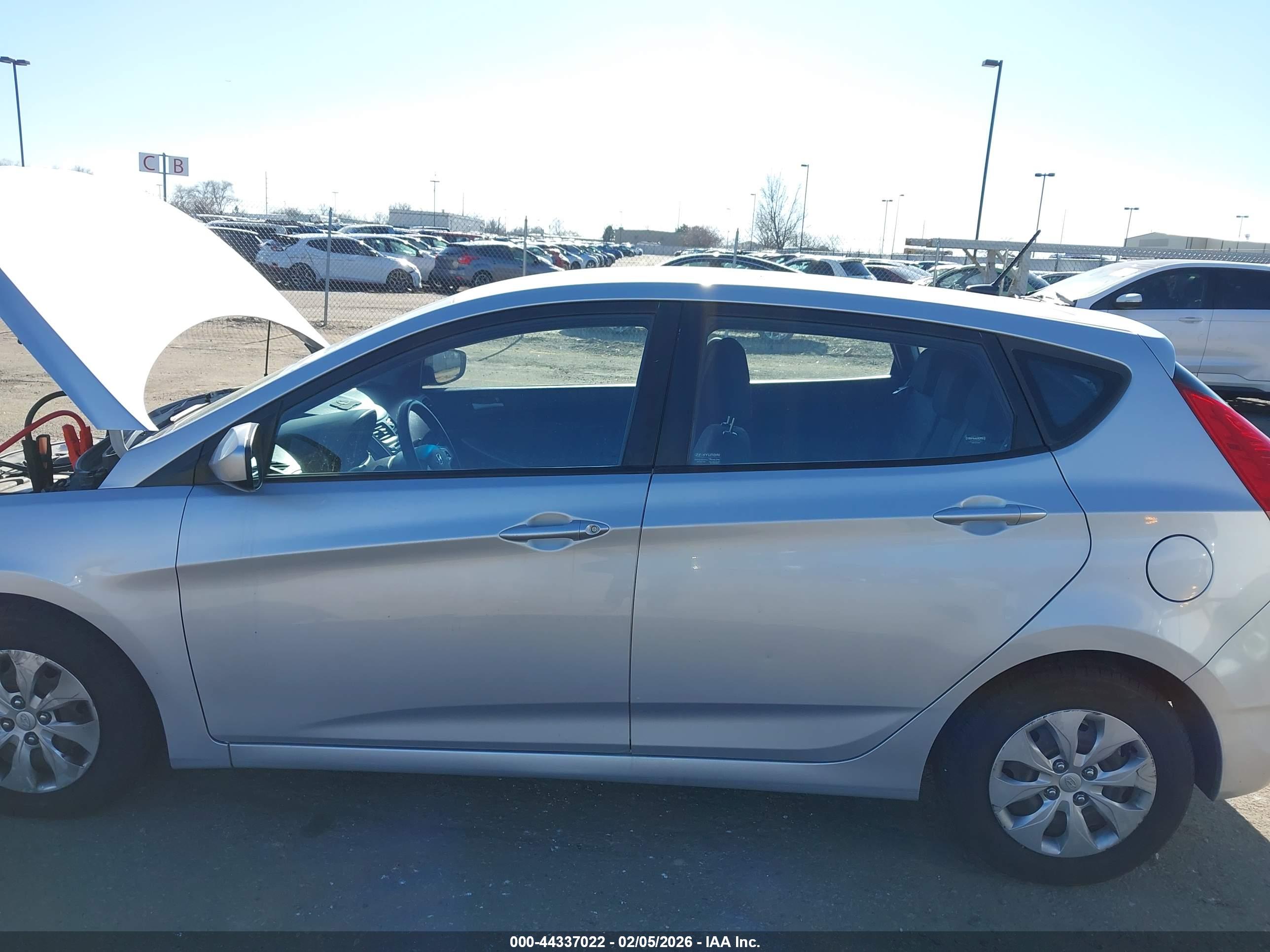 HYUNDAI ACCENT image 6