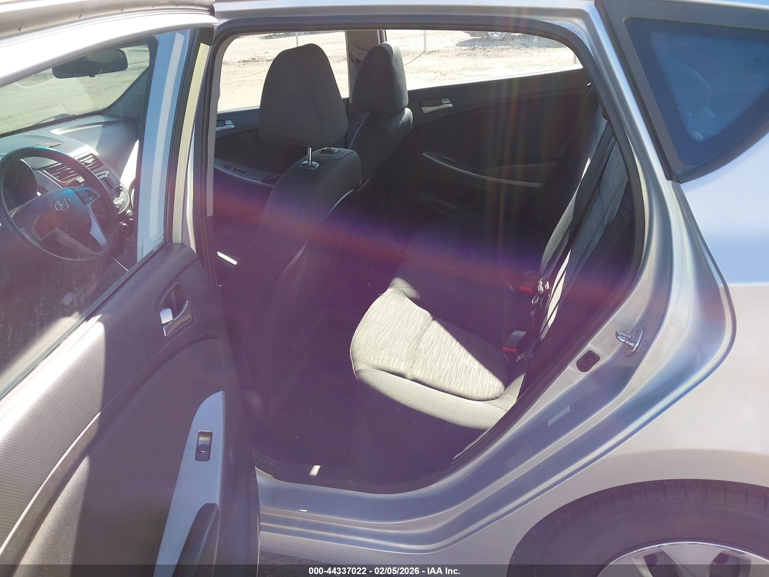 HYUNDAI ACCENT image 8