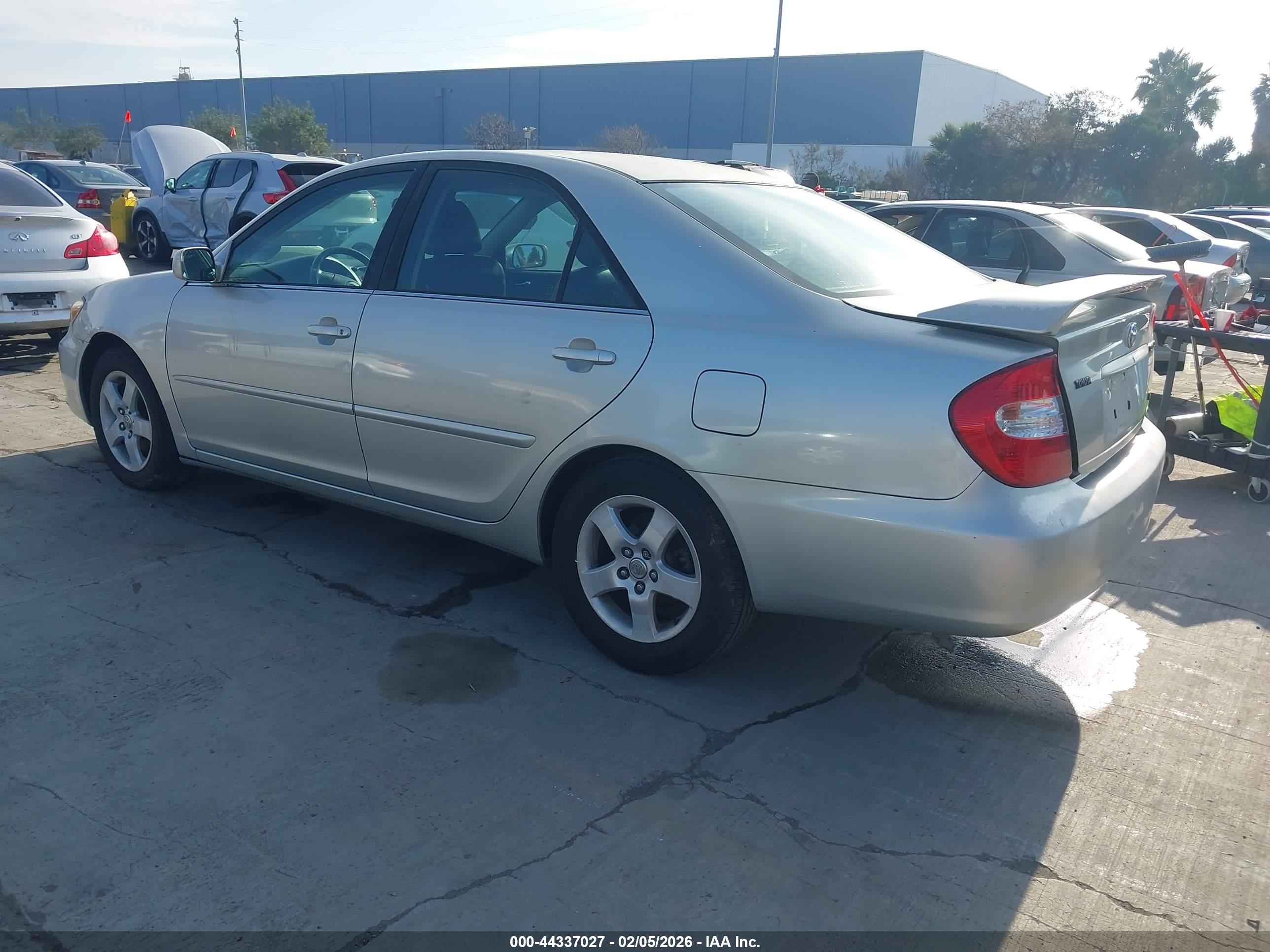 TOYOTA CAMRY image 3