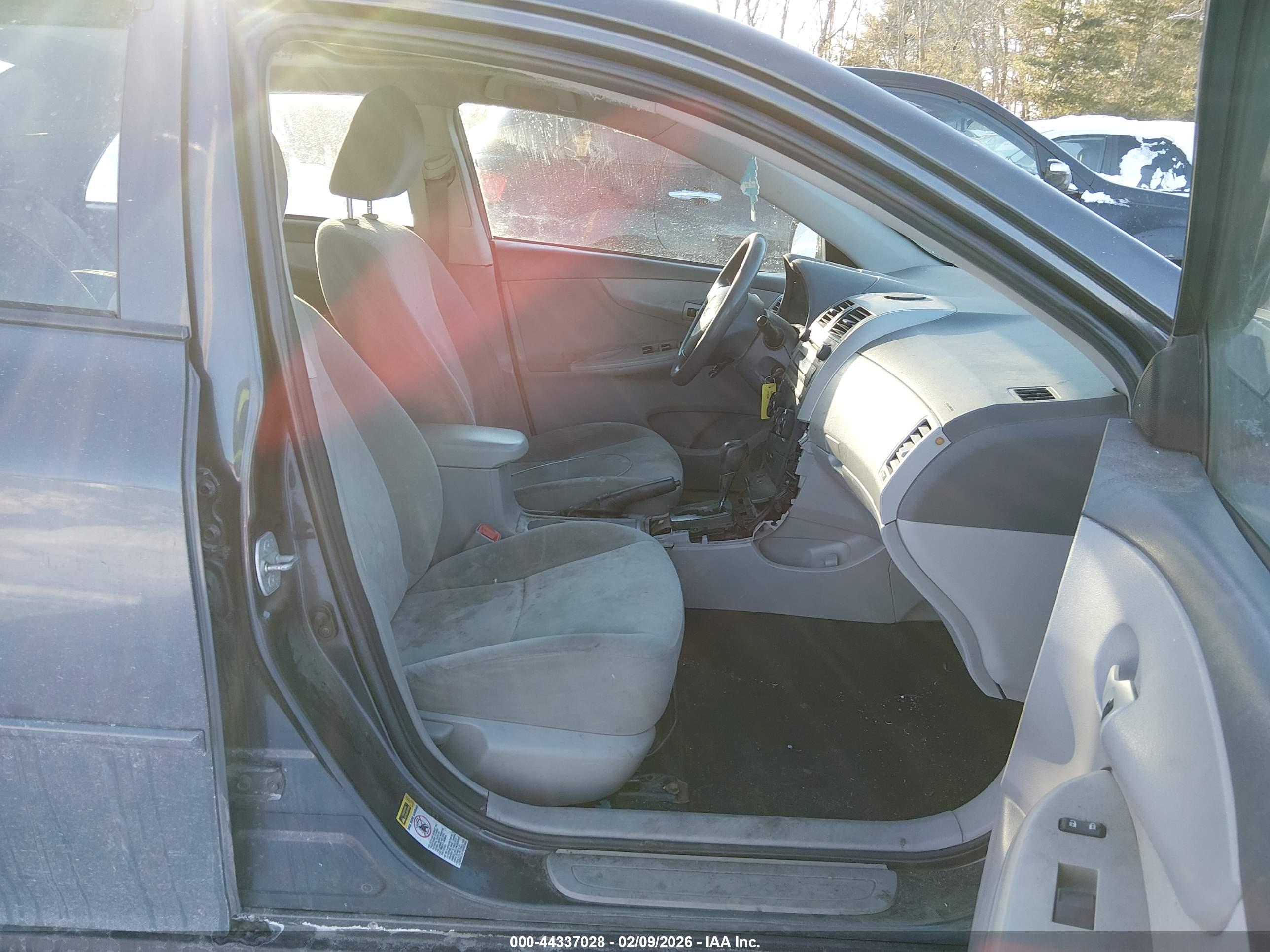 TOYOTA COROLLA image 5