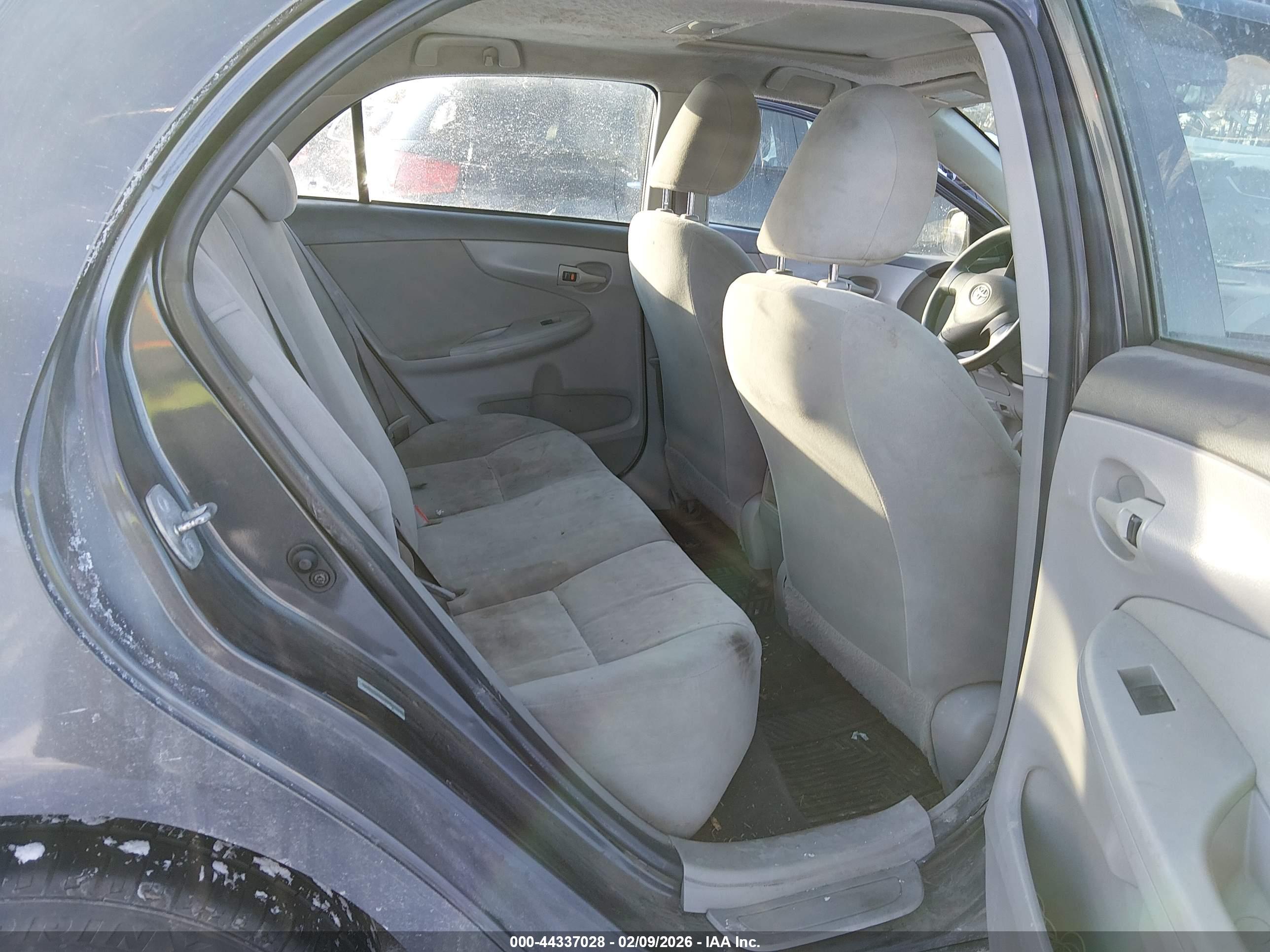 TOYOTA COROLLA image 8