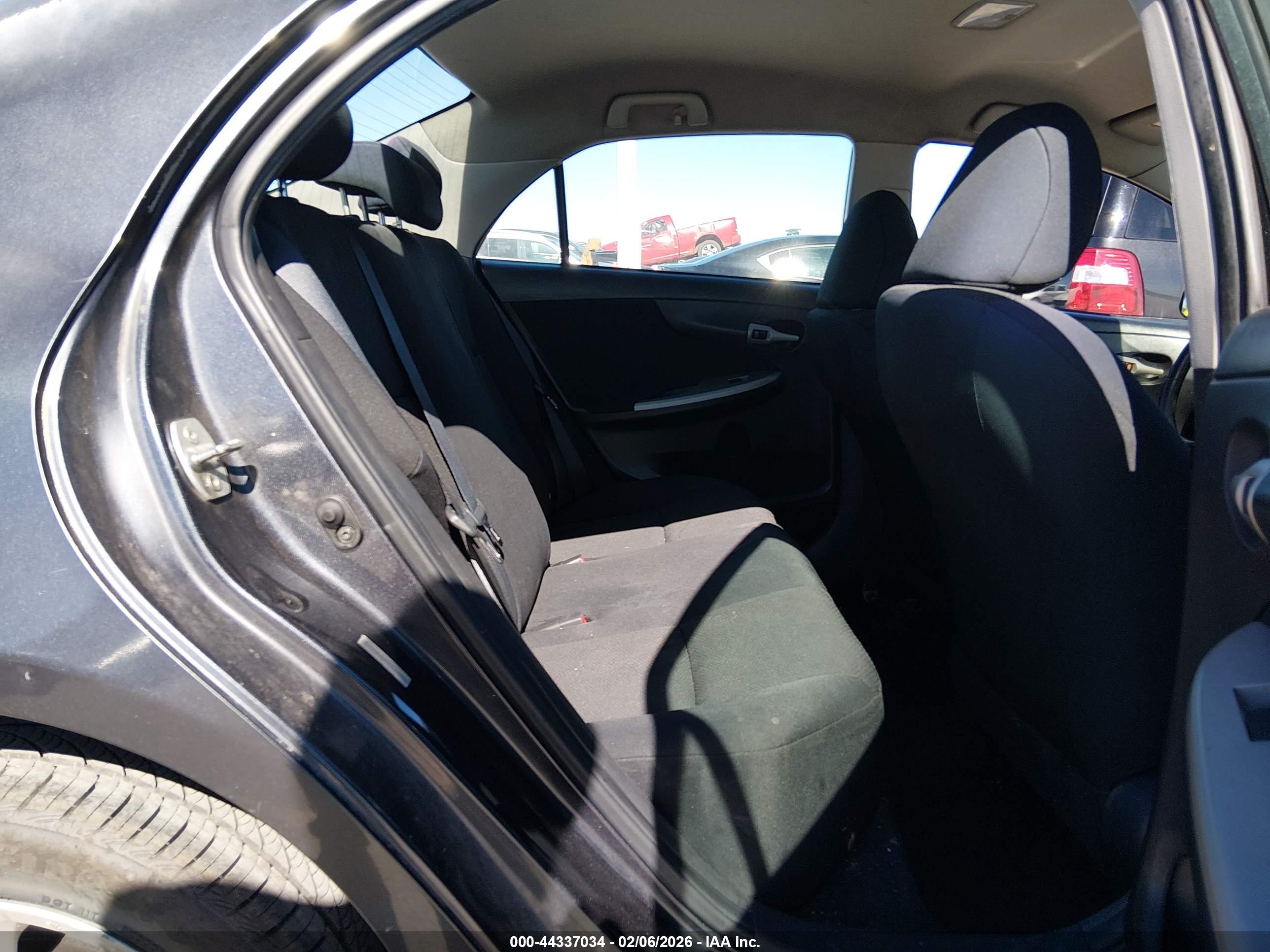 TOYOTA COROLLA image 8