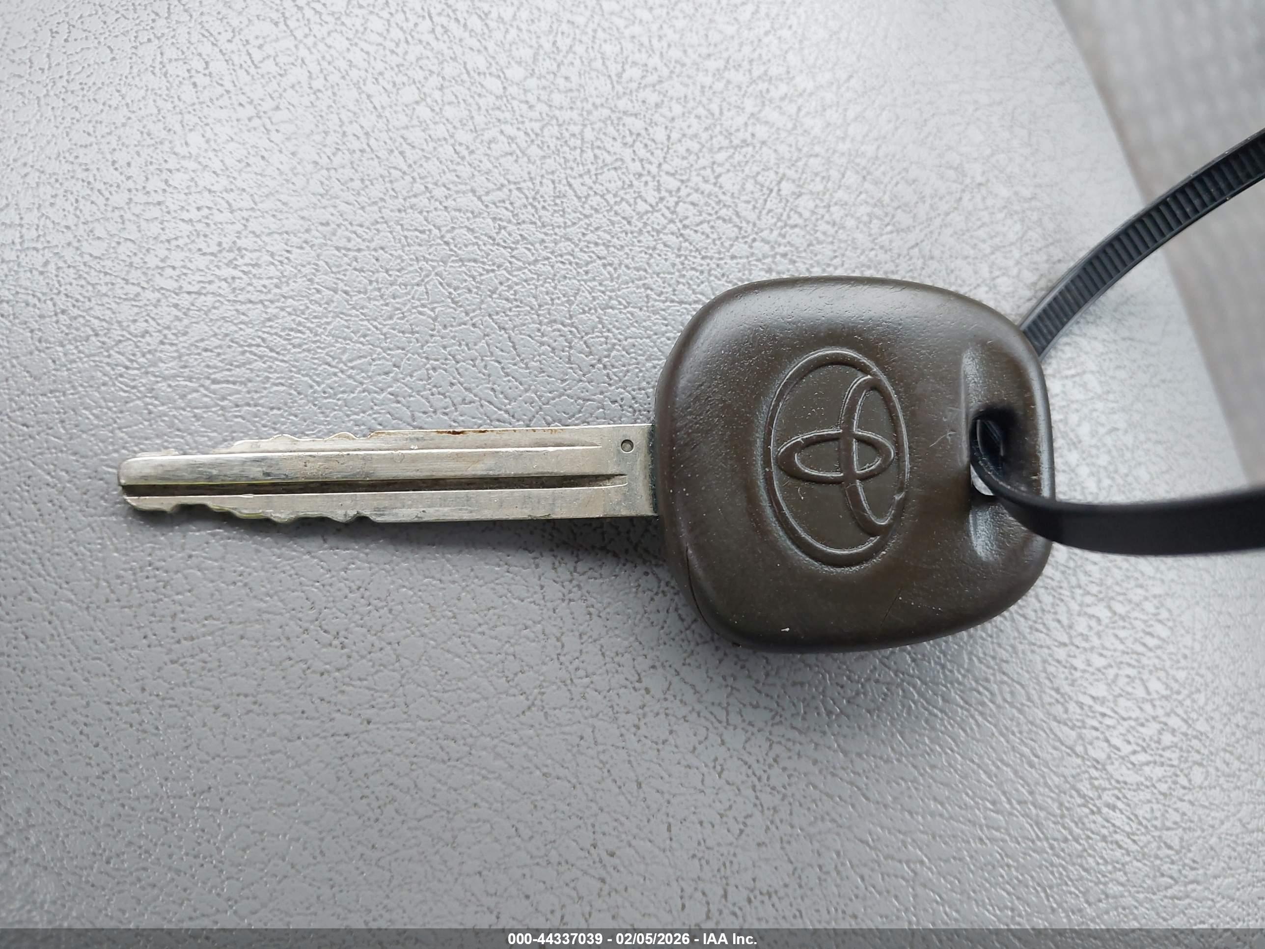 TOYOTA CAMRY image 11