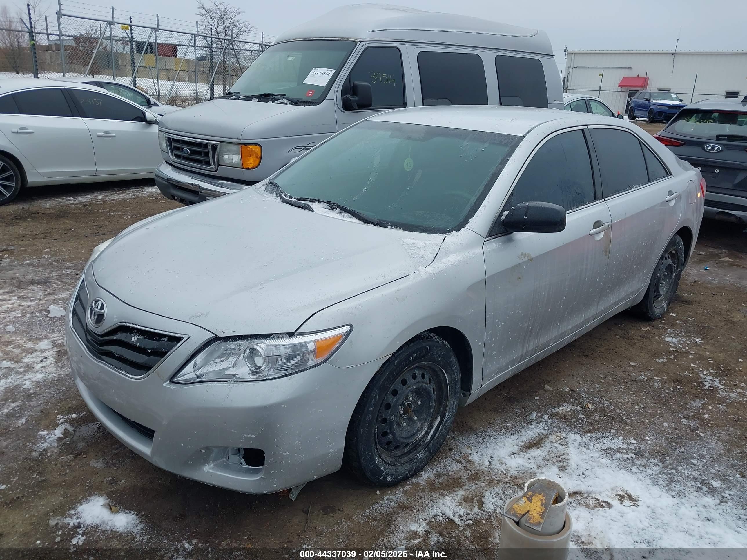 TOYOTA CAMRY image 2