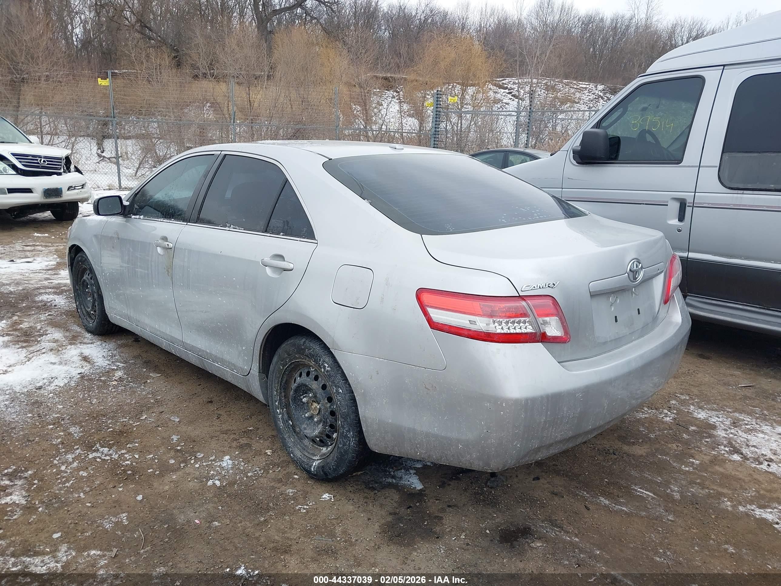 TOYOTA CAMRY image 3