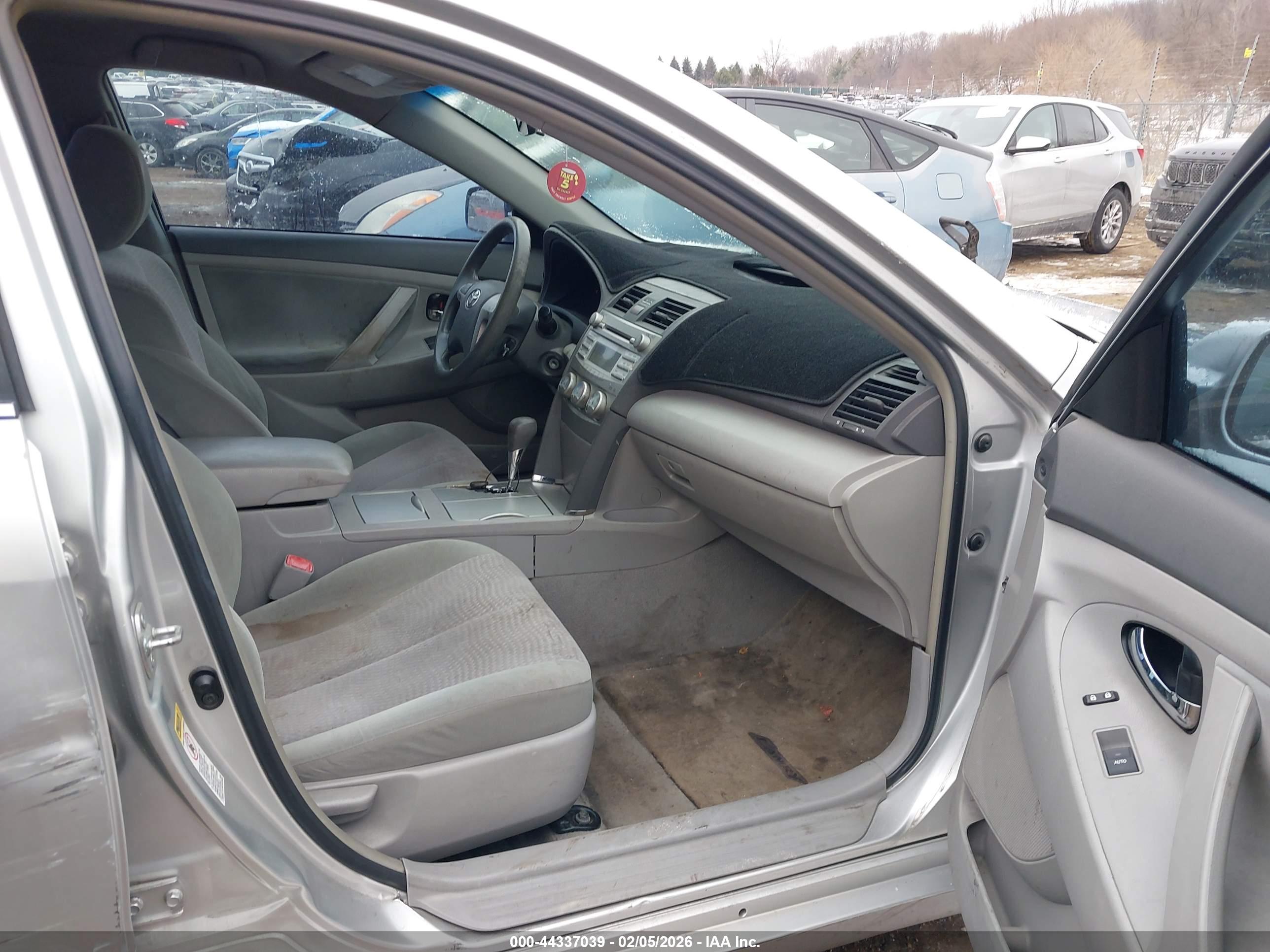TOYOTA CAMRY image 5