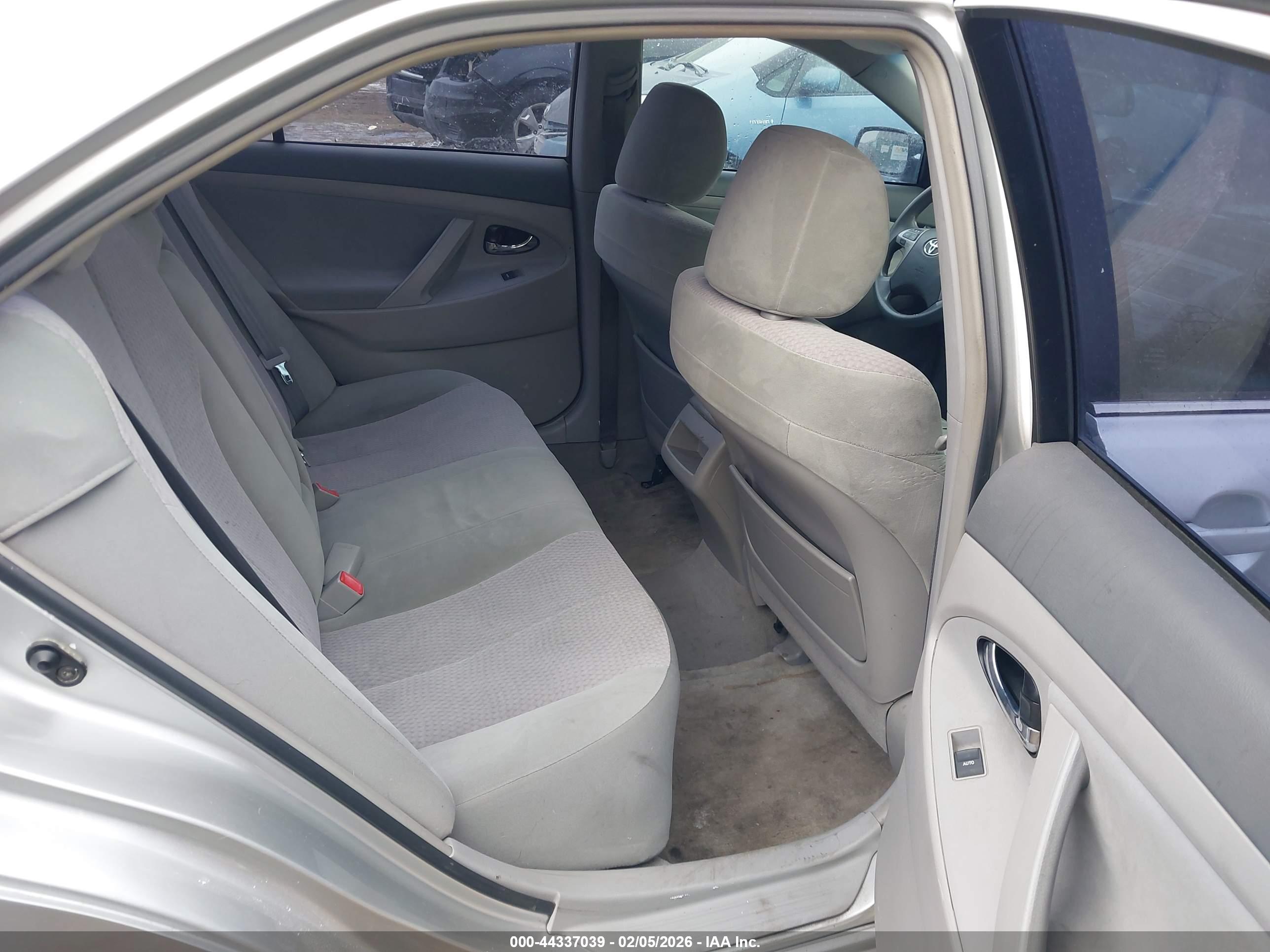 TOYOTA CAMRY image 8