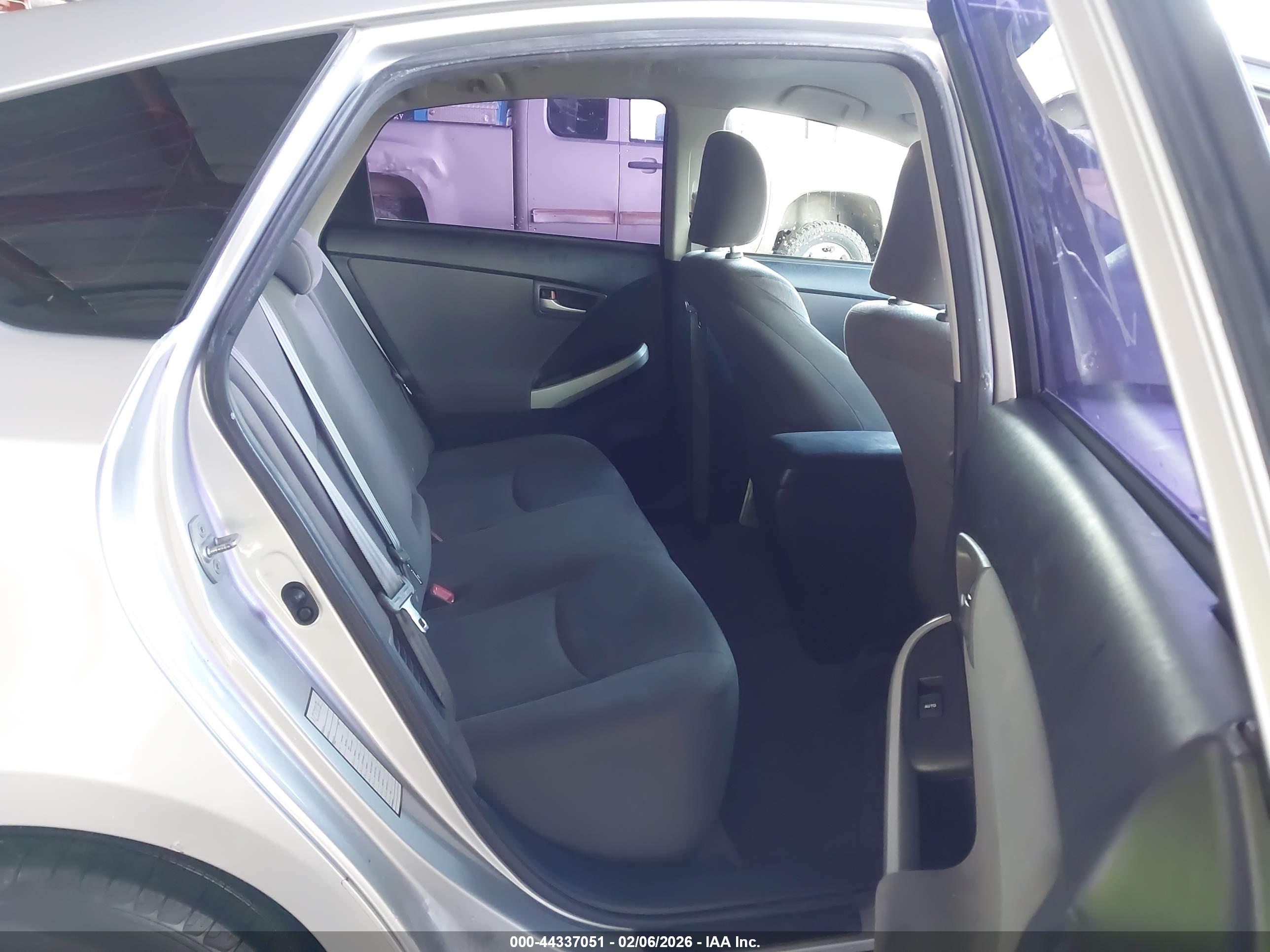 TOYOTA PRIUS image 8